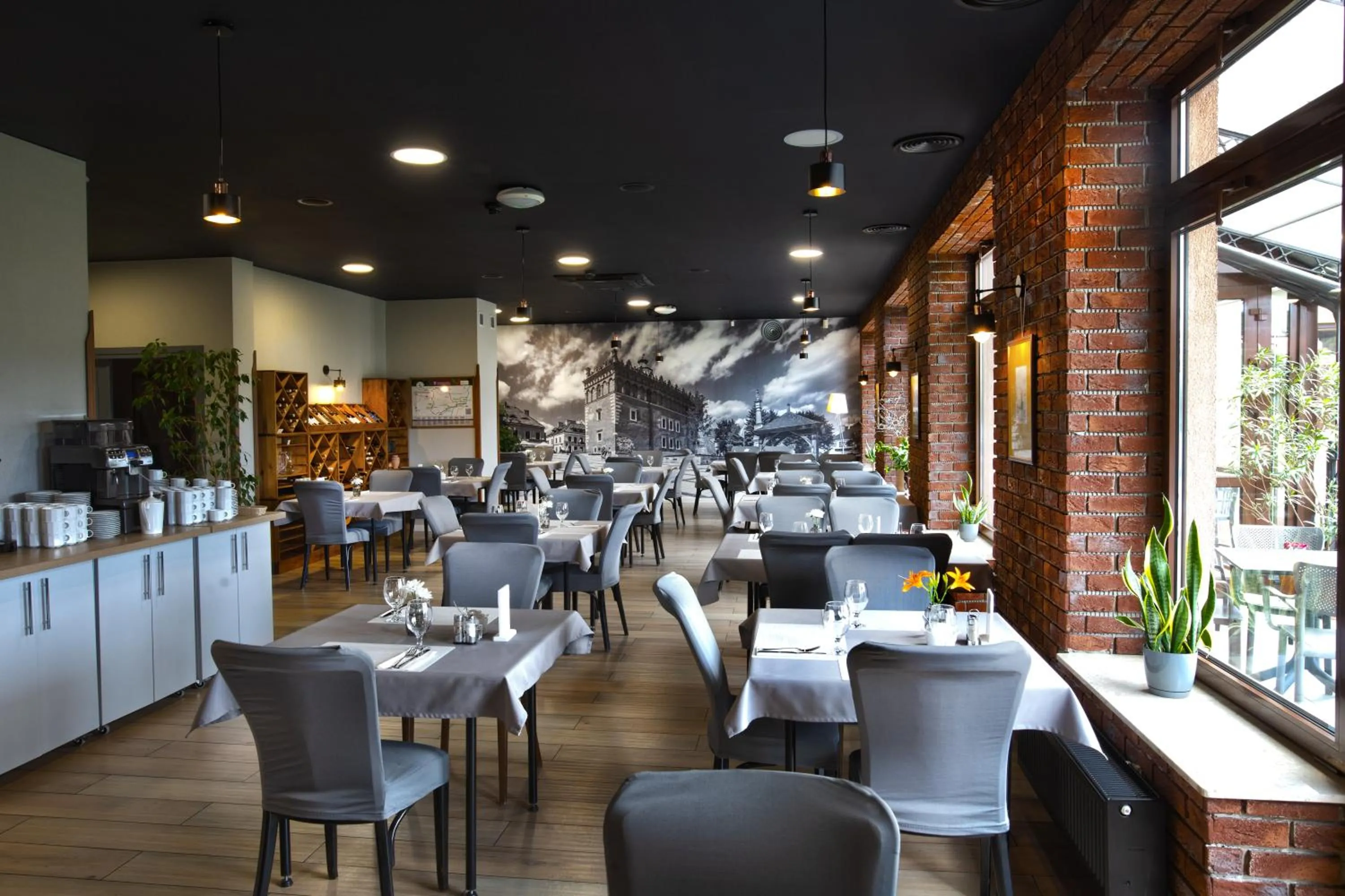 Restaurant/places to eat in Hotel Basztowy