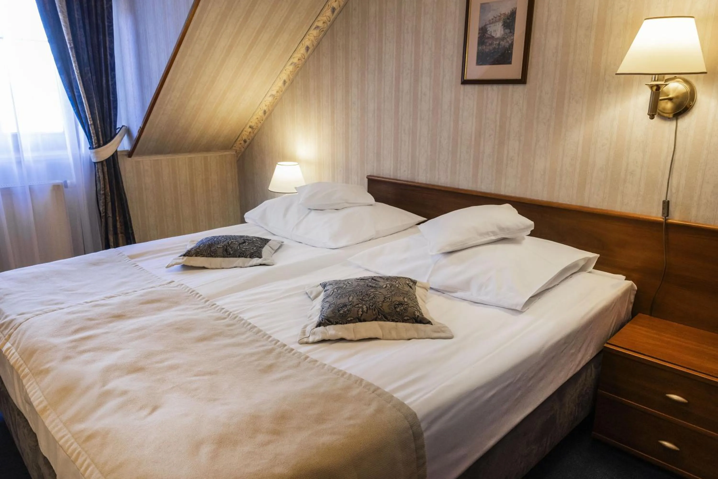Property building, Bed in Hotel Basztowy