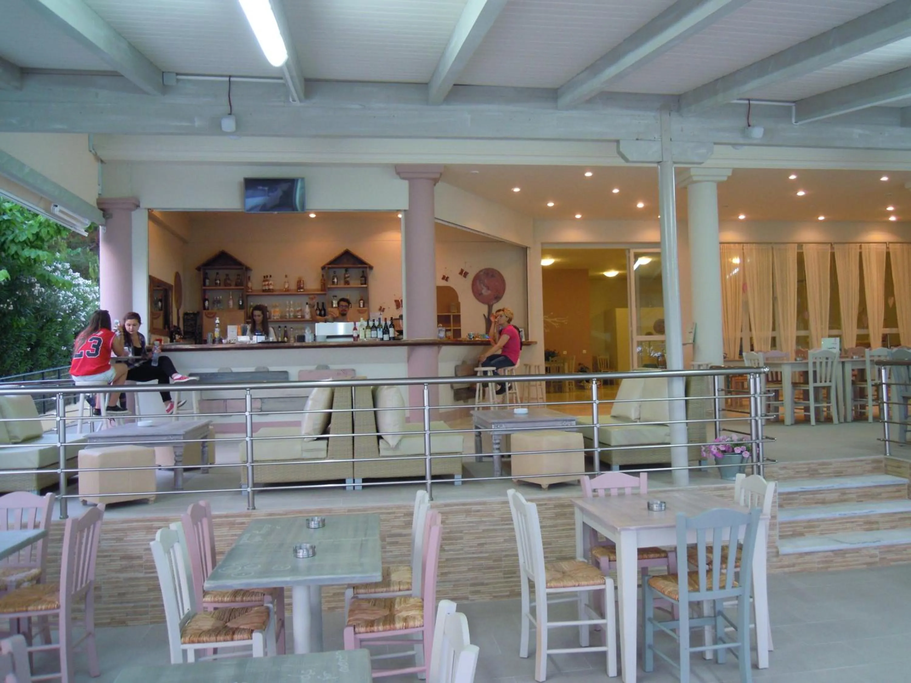 Restaurant/places to eat in Hotel Loukas Vrachos