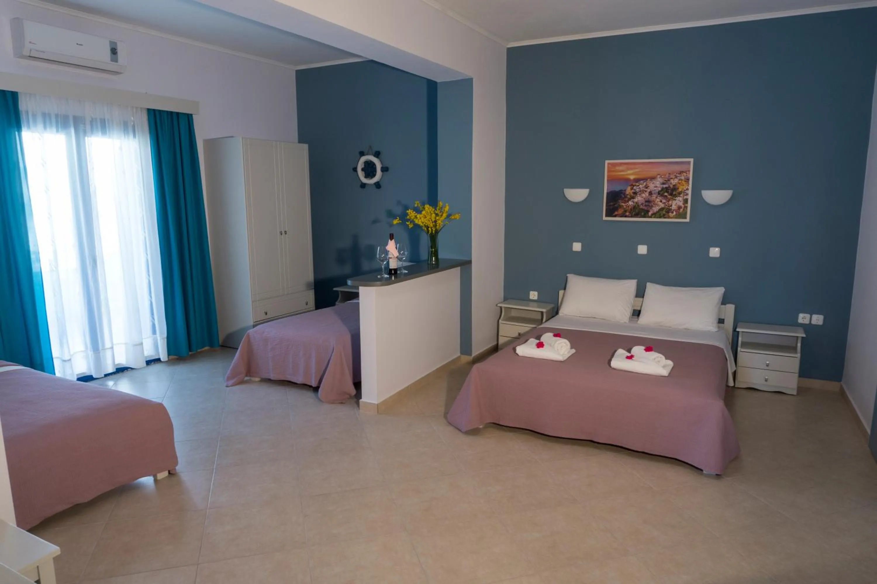 Bedroom, Bed in Hotel Loukas Vrachos