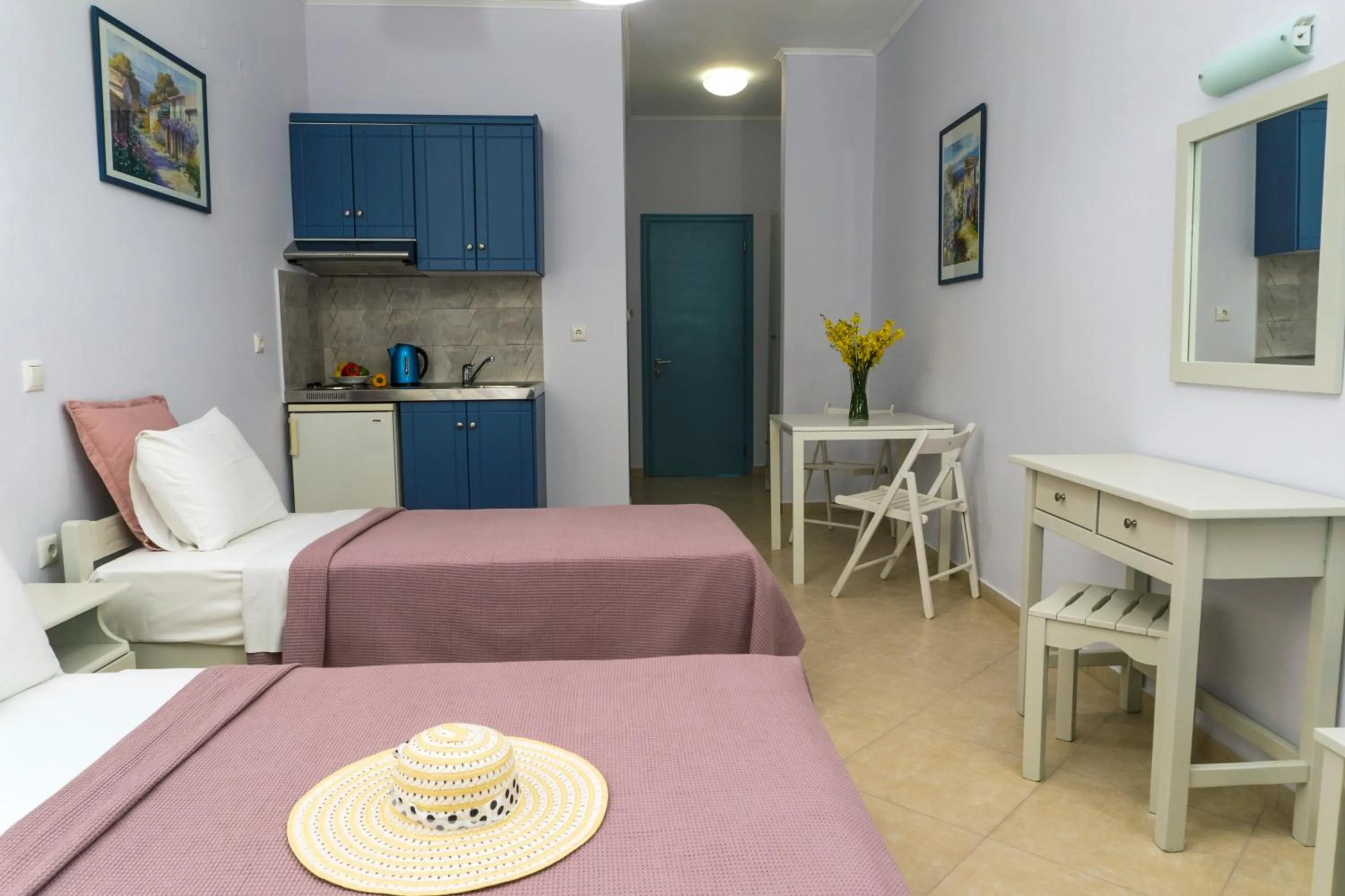 Coffee/tea facilities, Bed in Hotel Loukas Vrachos