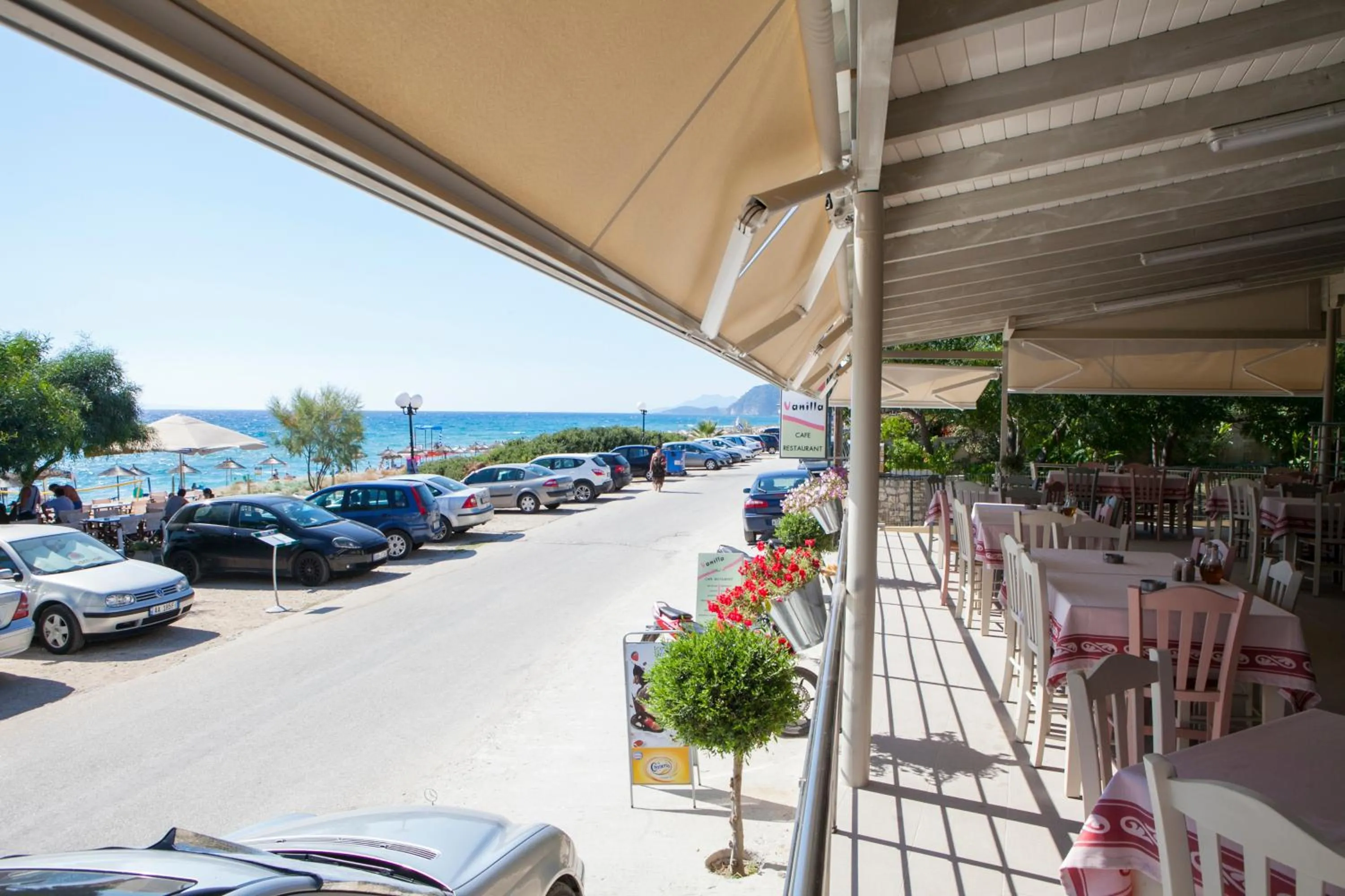 Facade/entrance in Hotel Loukas Vrachos