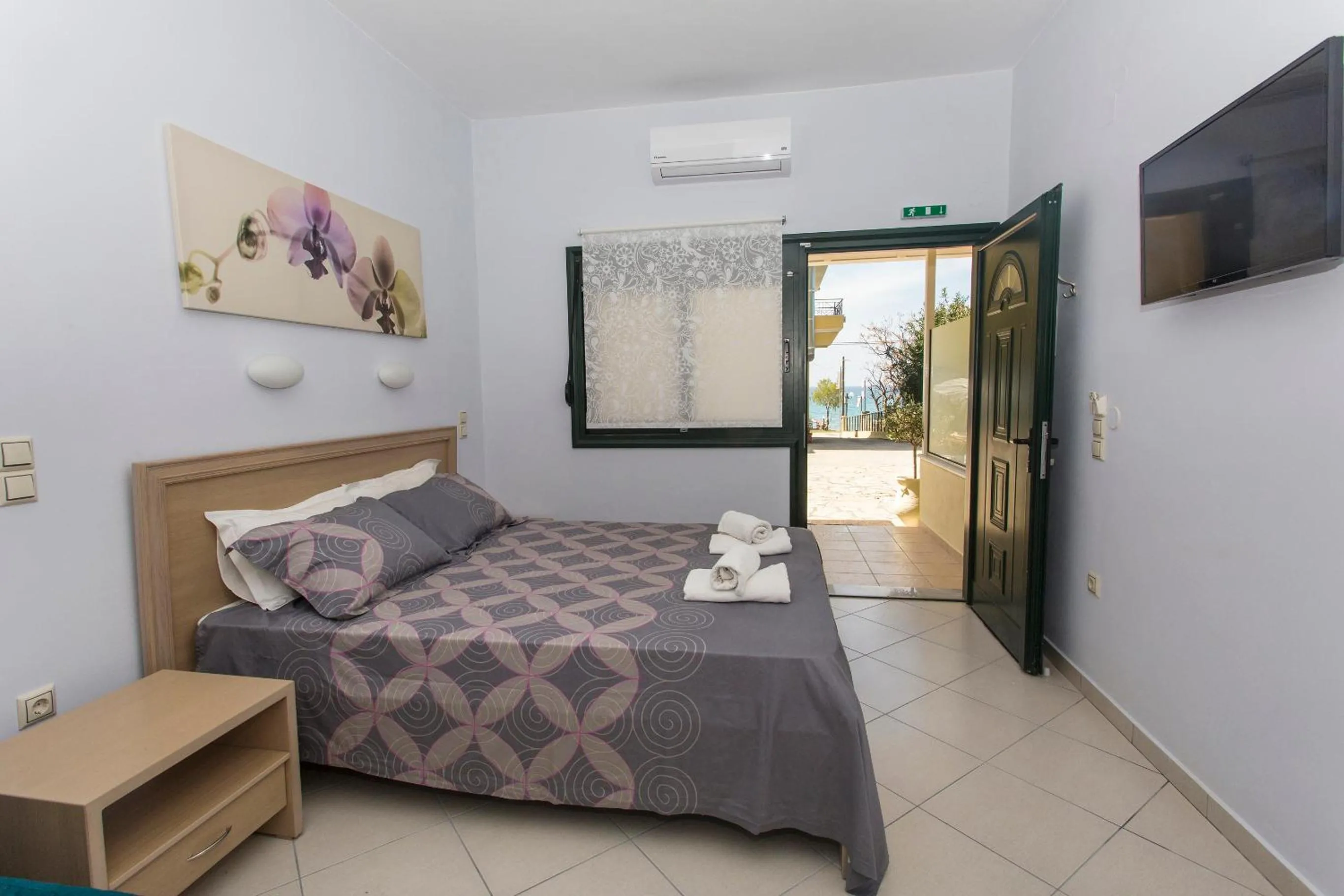 Bed in Hotel Loukas Vrachos
