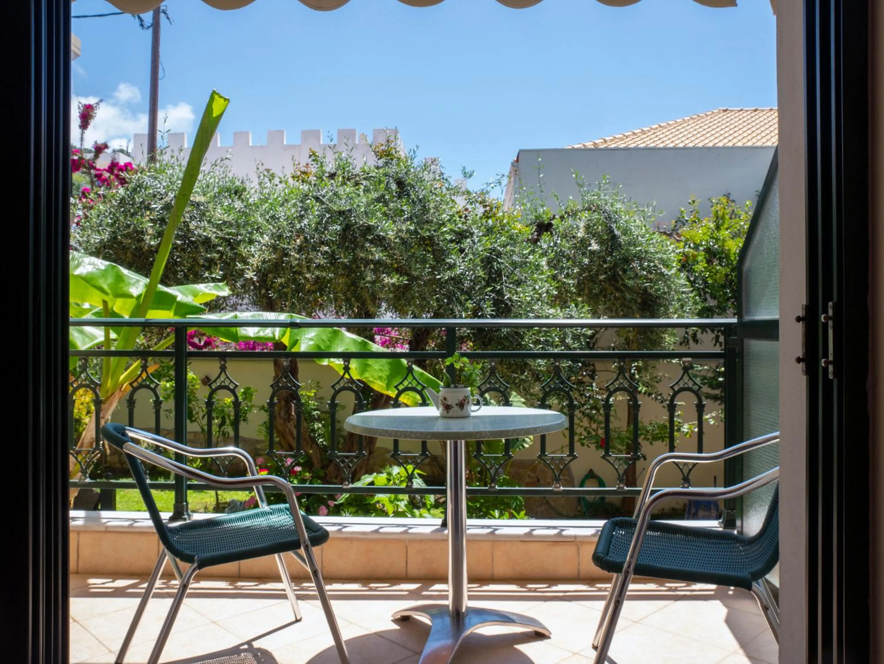 Garden in Hotel Loukas Vrachos