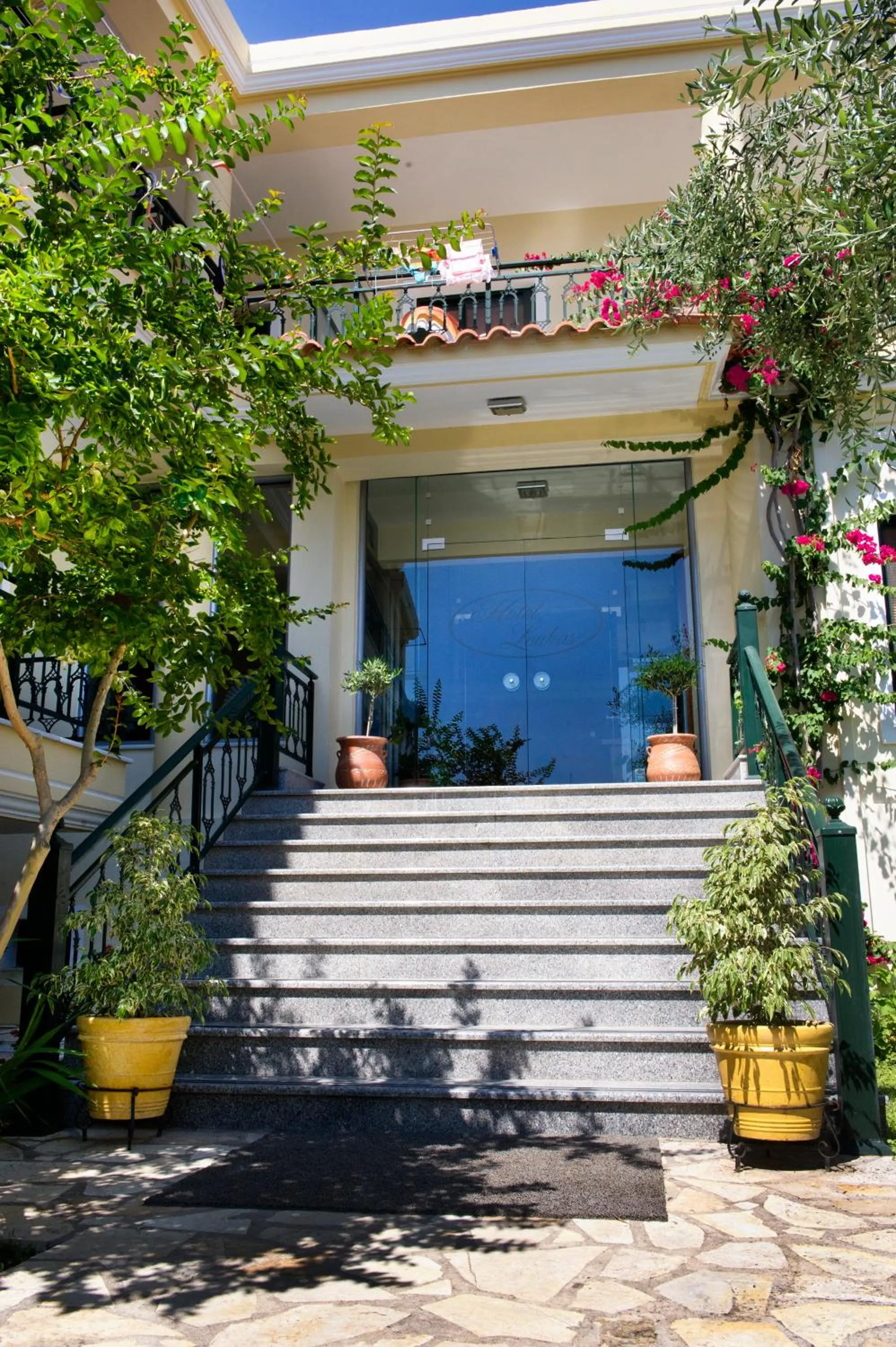 Facade/entrance in Hotel Loukas Vrachos