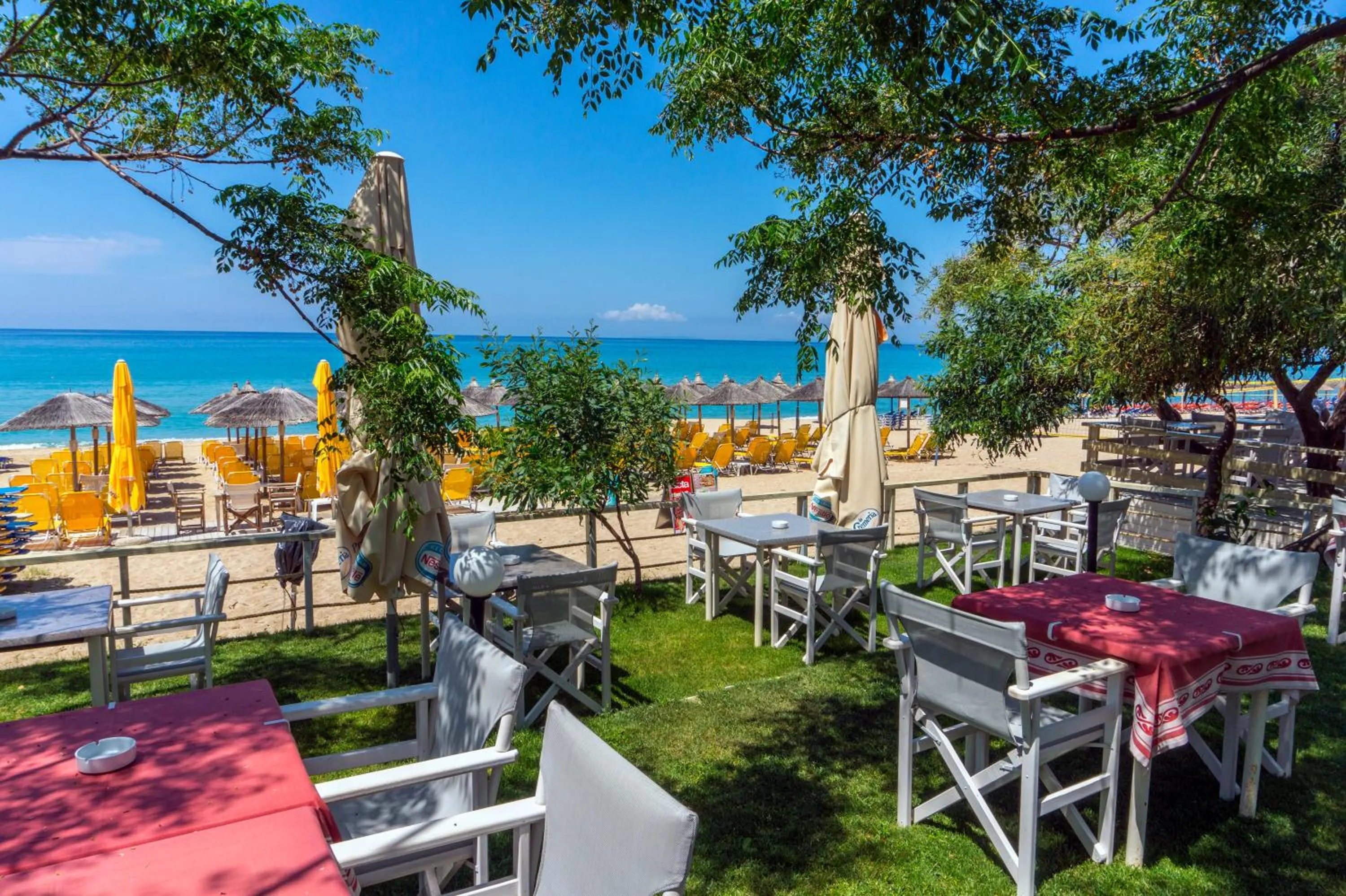 Patio in Hotel Loukas Vrachos