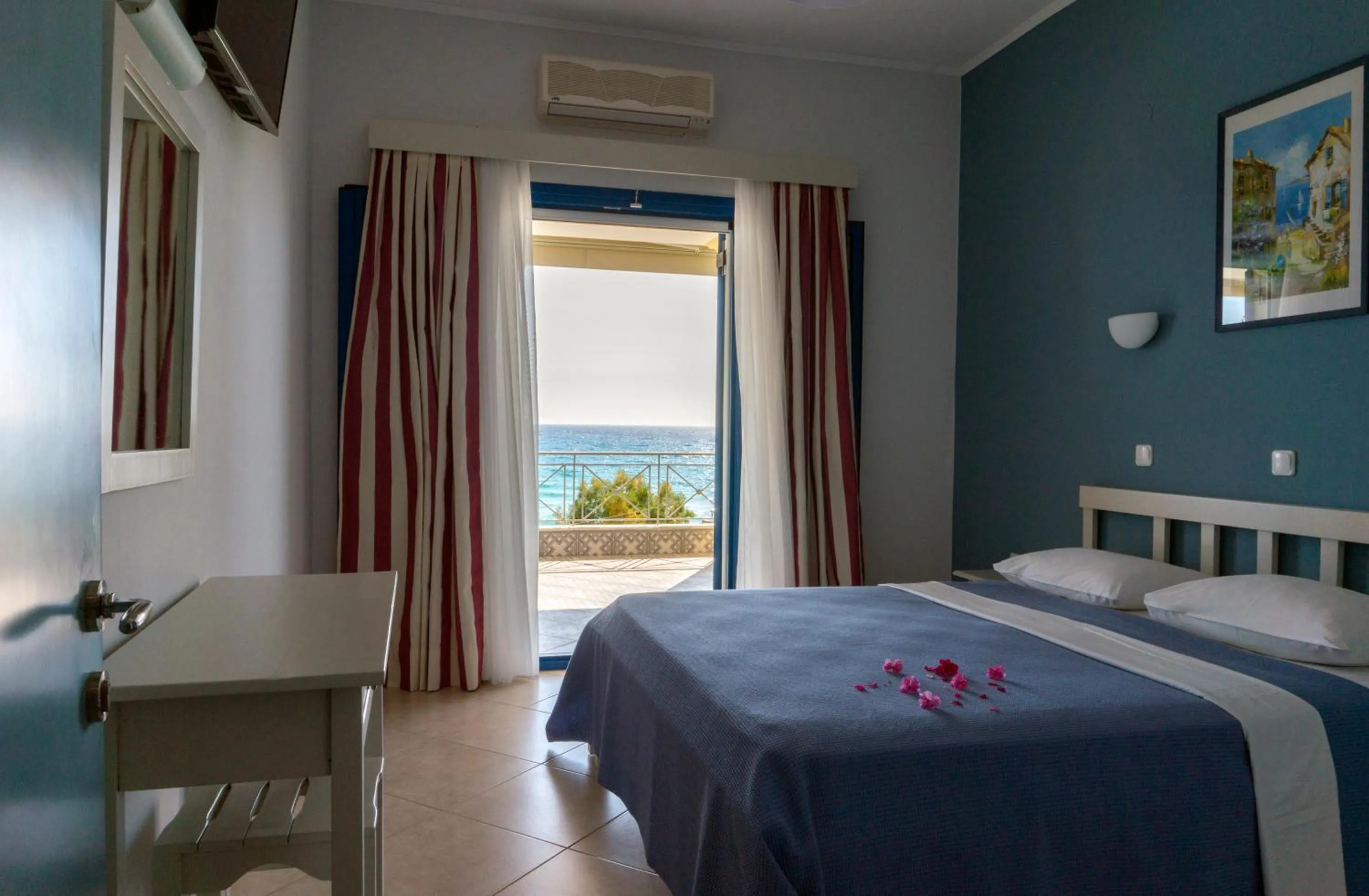 Bedroom, Bed in Hotel Loukas Vrachos