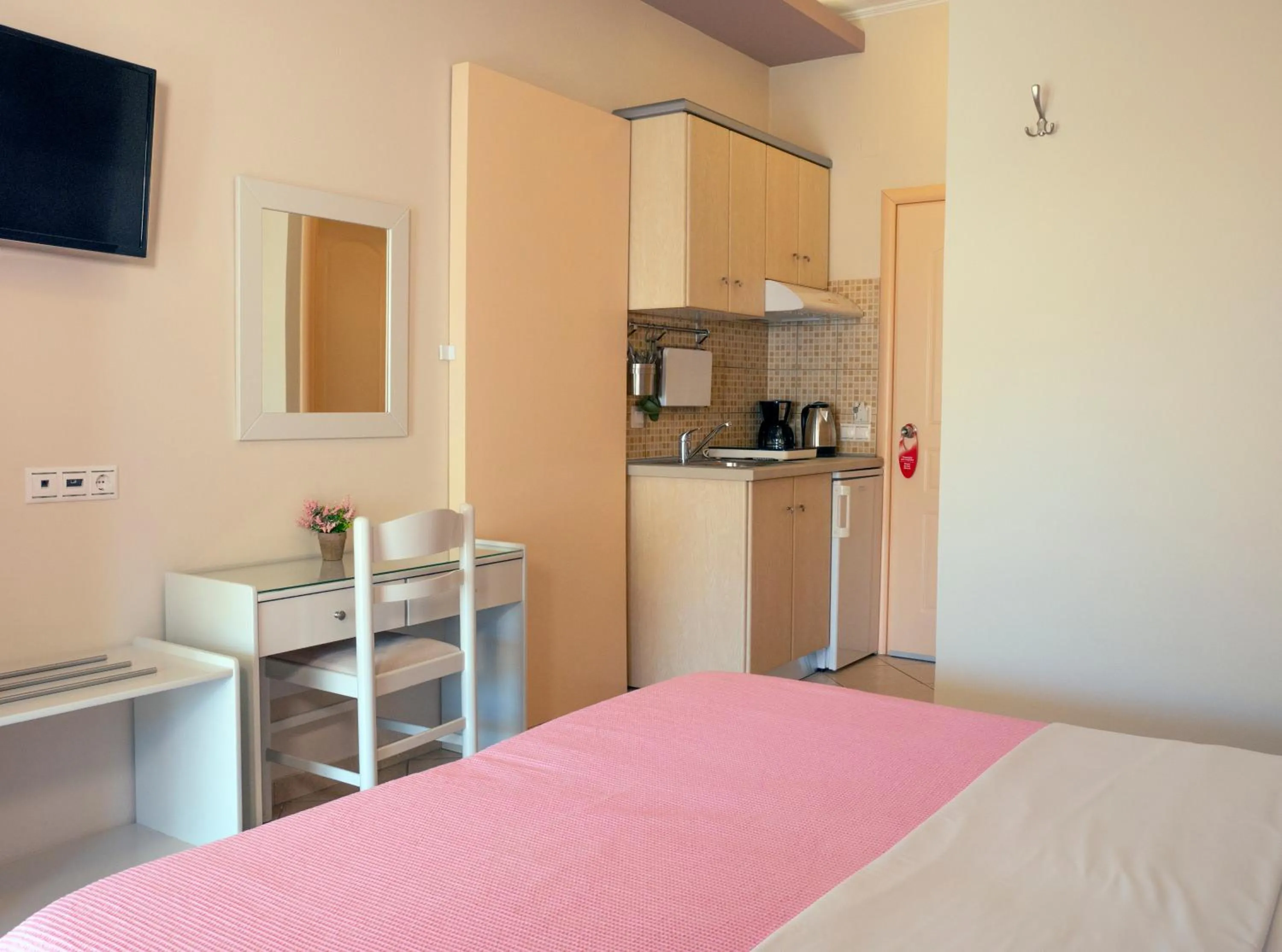 Bed in Hotel Loukas Vrachos