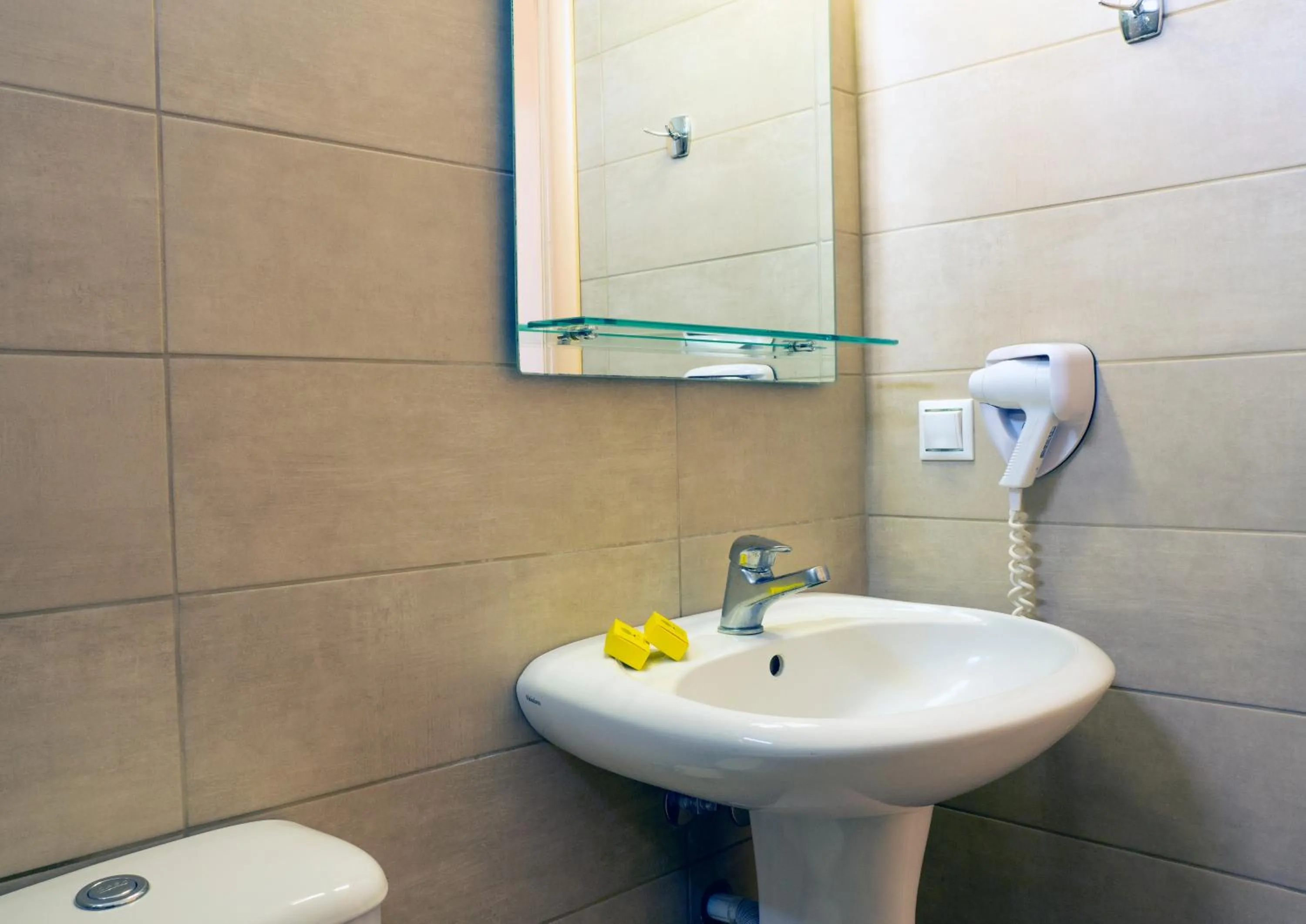Bathroom in Hotel Loukas Vrachos