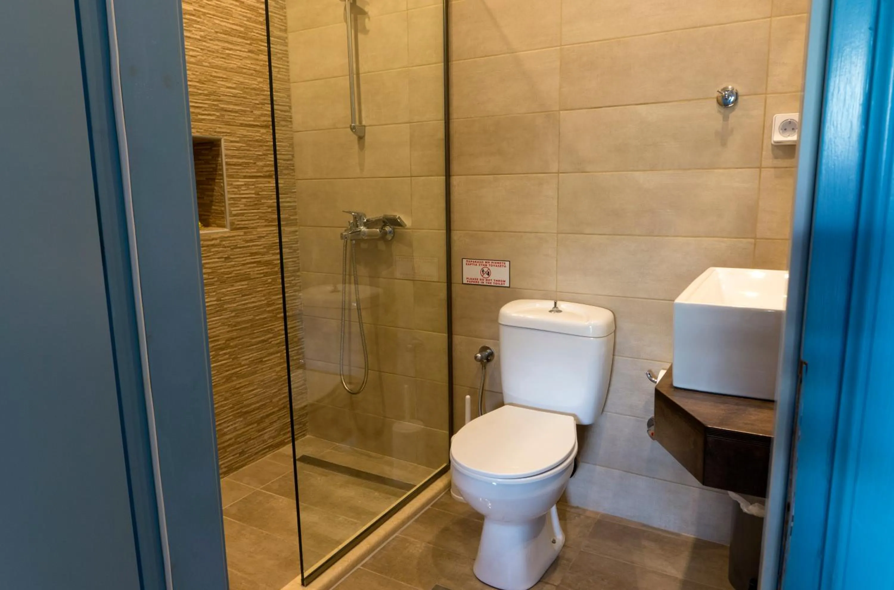 Bathroom in Hotel Loukas Vrachos