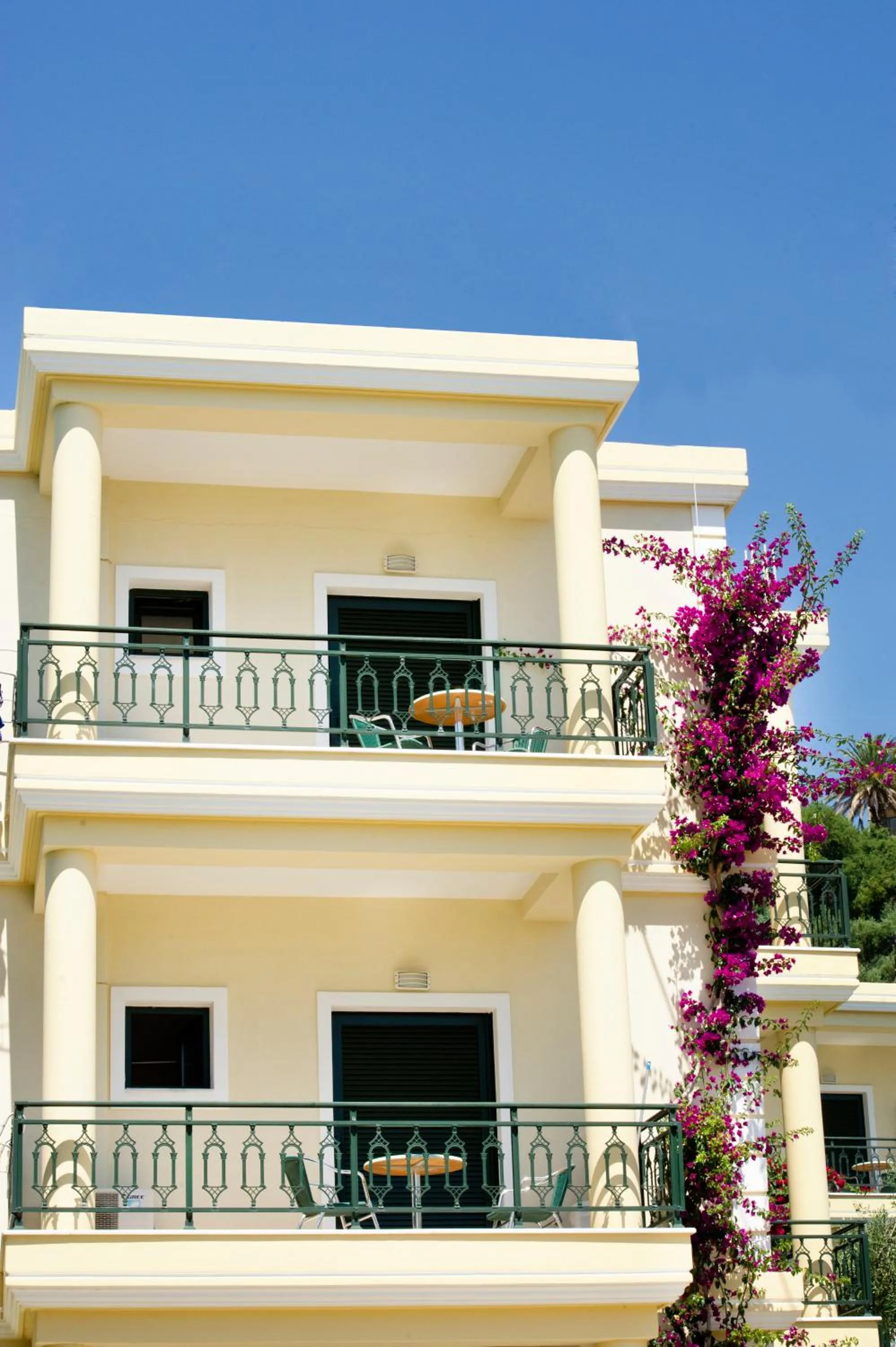 Facade/entrance in Hotel Loukas Vrachos