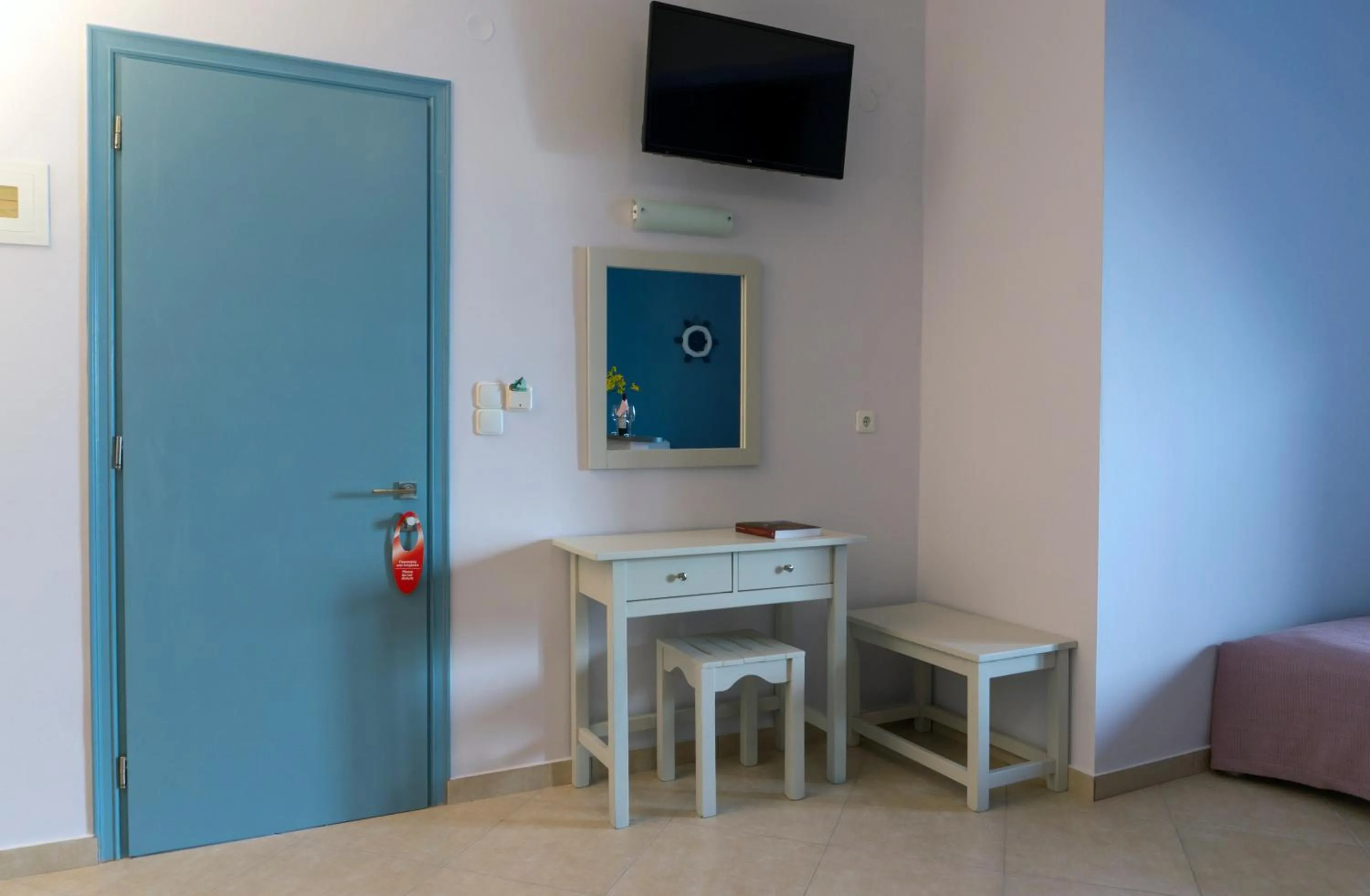 TV and multimedia in Hotel Loukas Vrachos