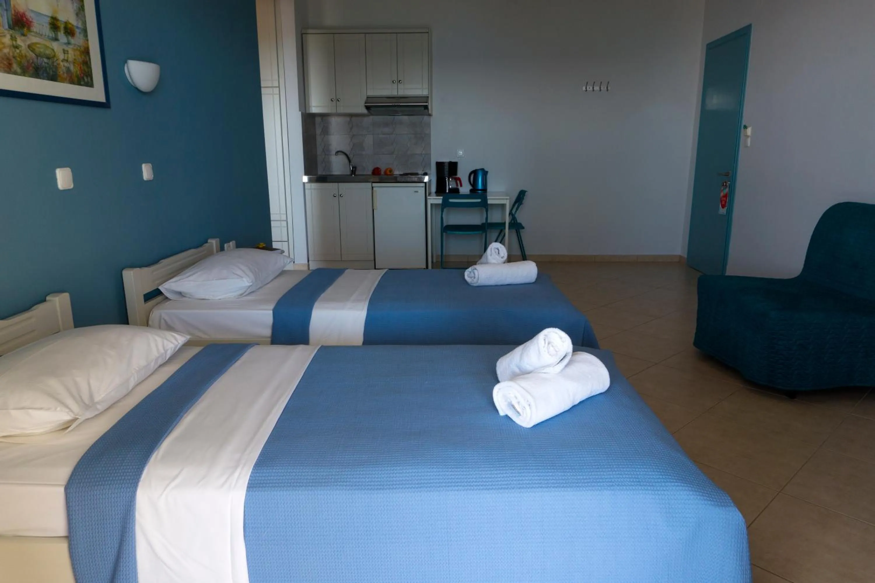 Kitchen or kitchenette, Bed in Hotel Loukas Vrachos