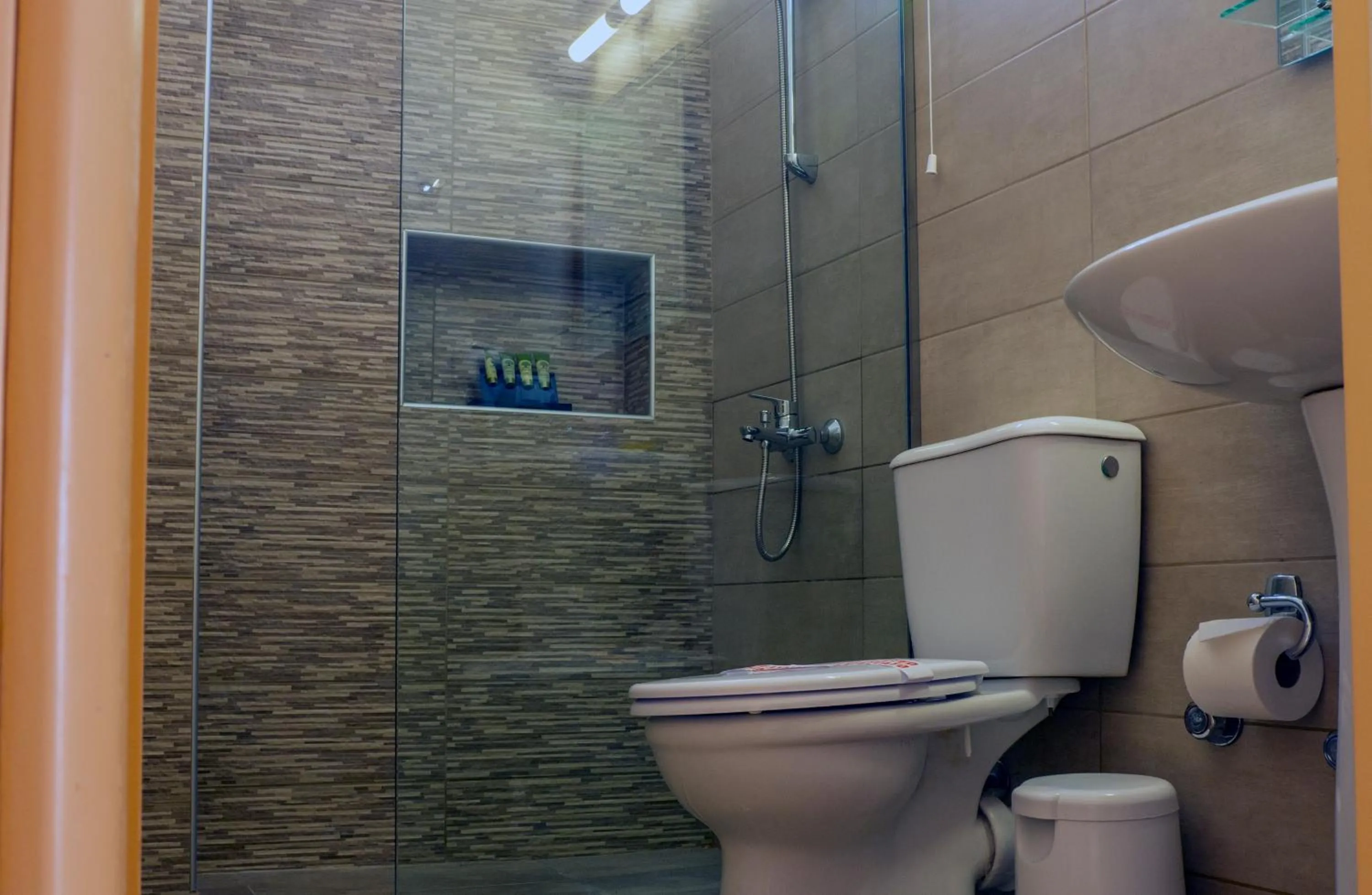 Bathroom in Hotel Loukas Vrachos
