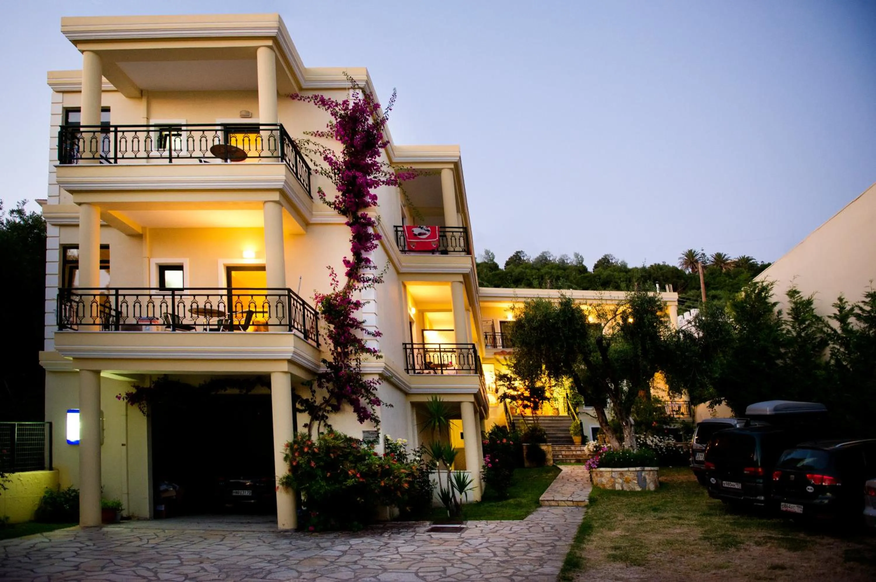 Facade/entrance in Hotel Loukas Vrachos