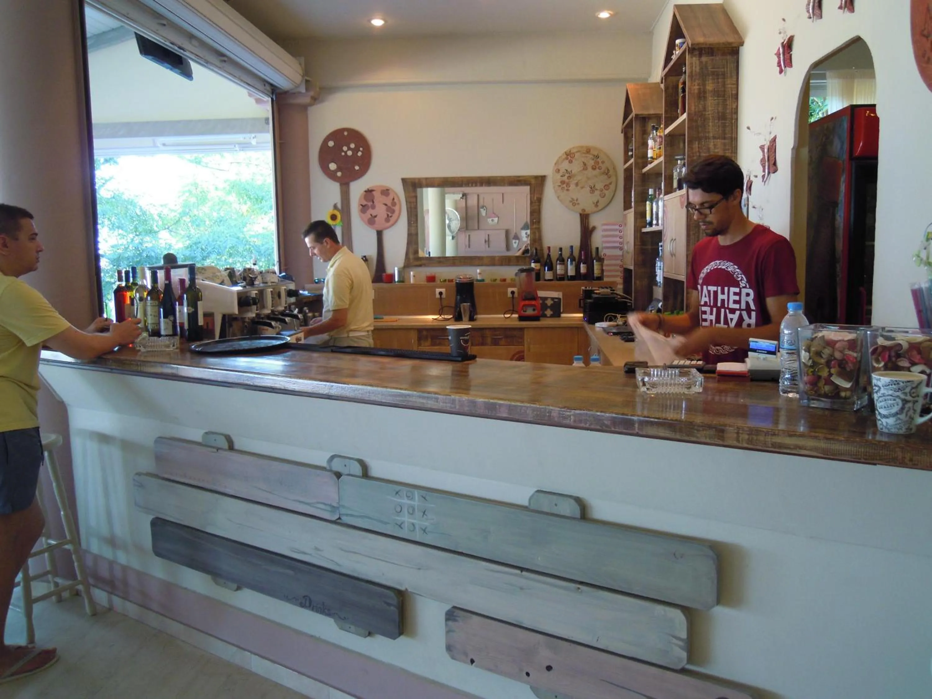 Restaurant/places to eat in Hotel Loukas Vrachos