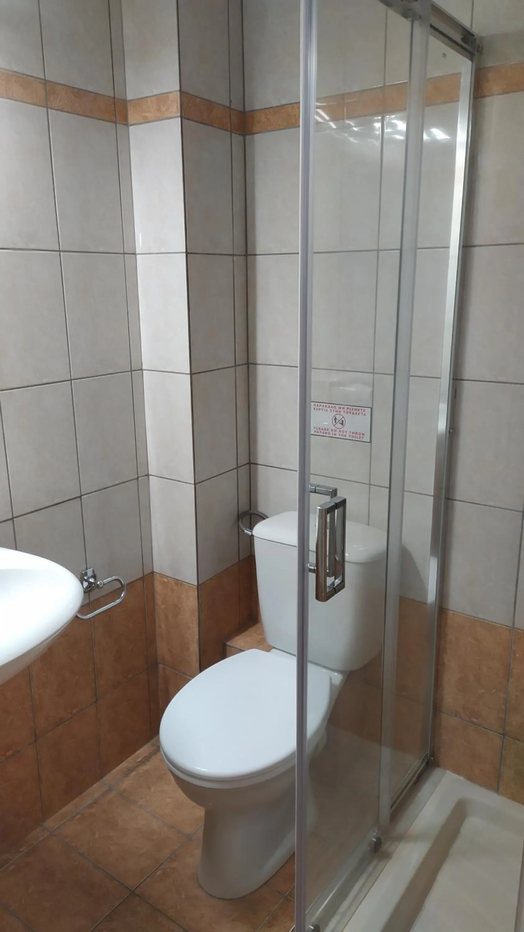 Bathroom in Hotel Loukas Vrachos