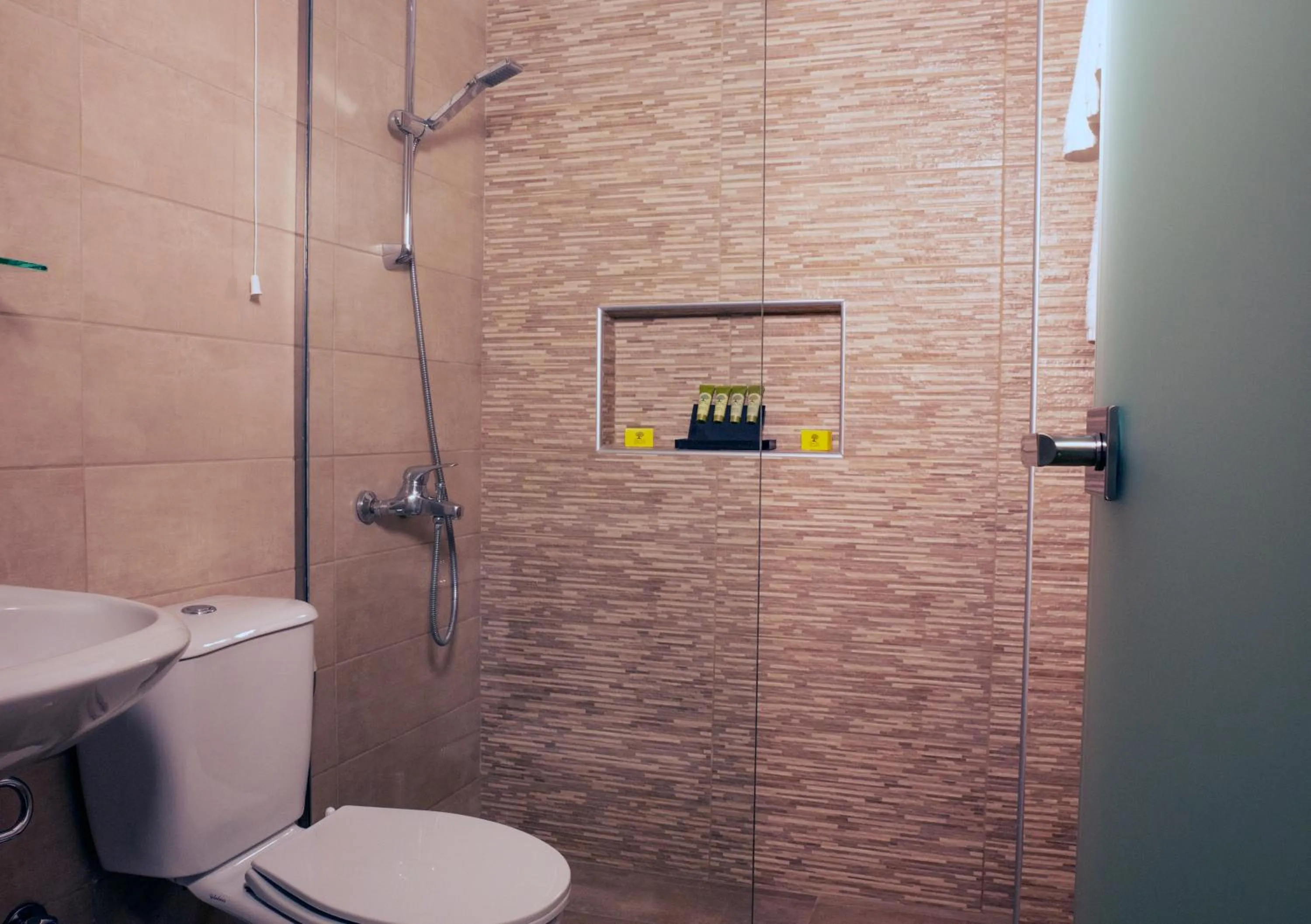 Bathroom in Hotel Loukas Vrachos