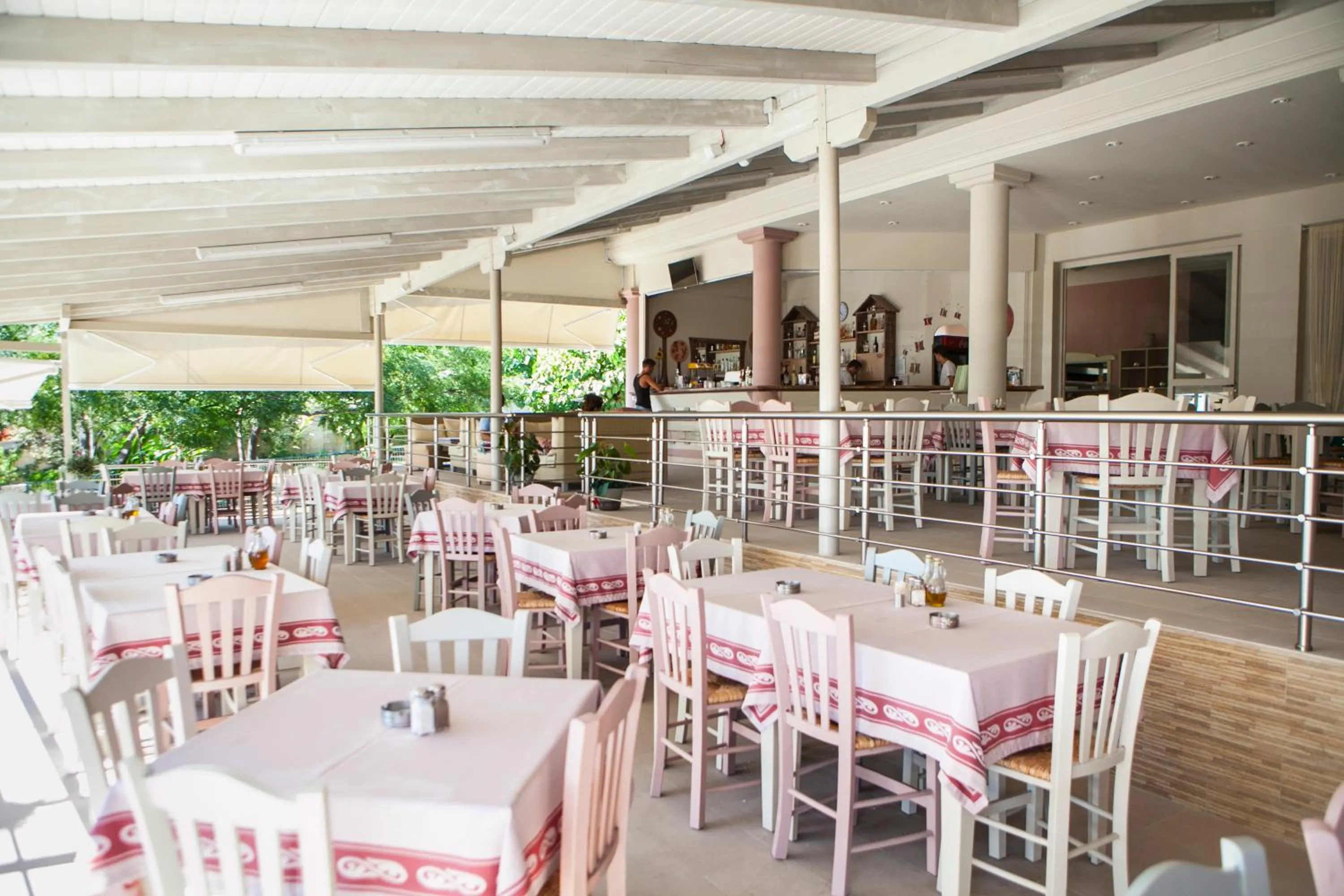 Restaurant/places to eat in Hotel Loukas Vrachos