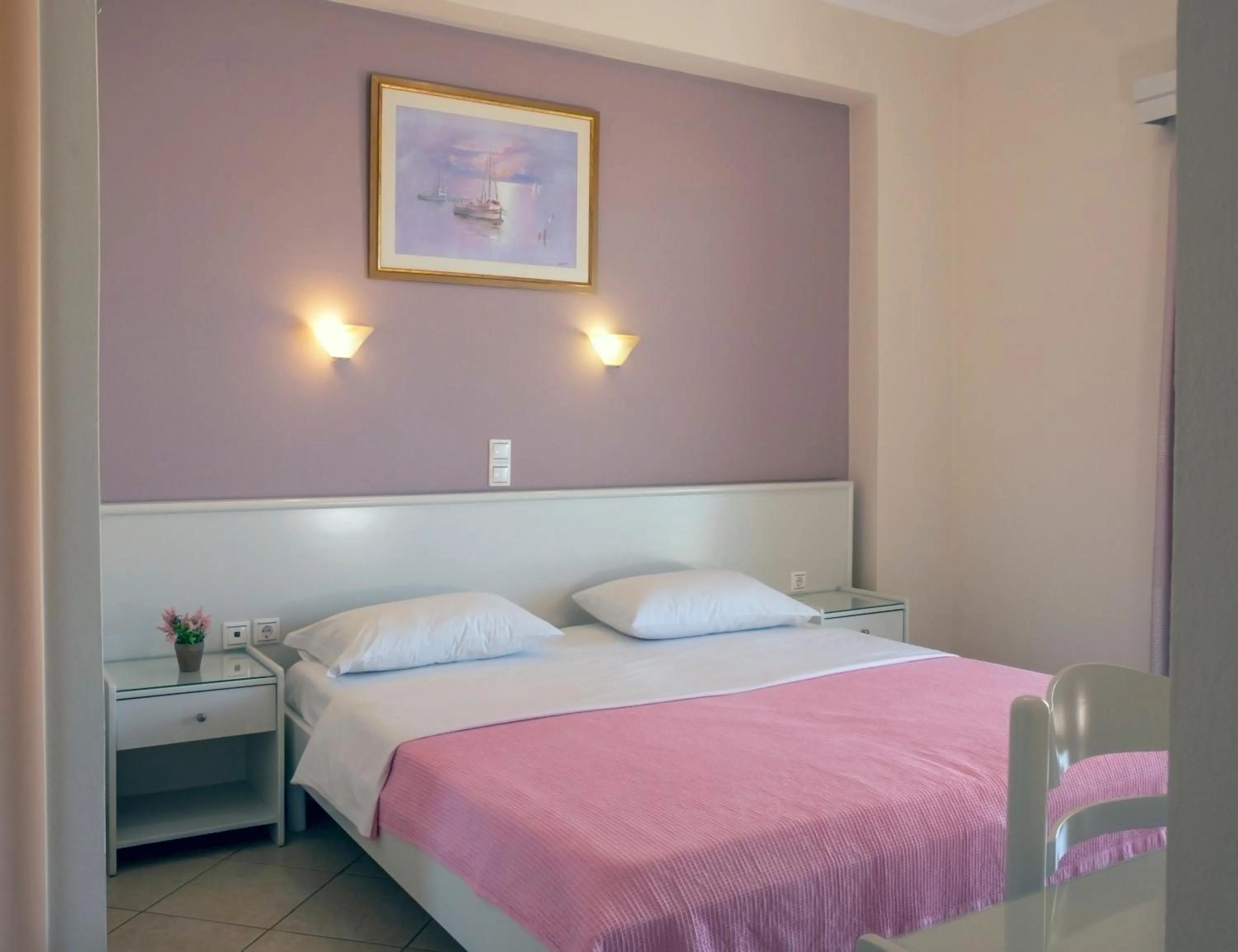 Bed in Hotel Loukas Vrachos