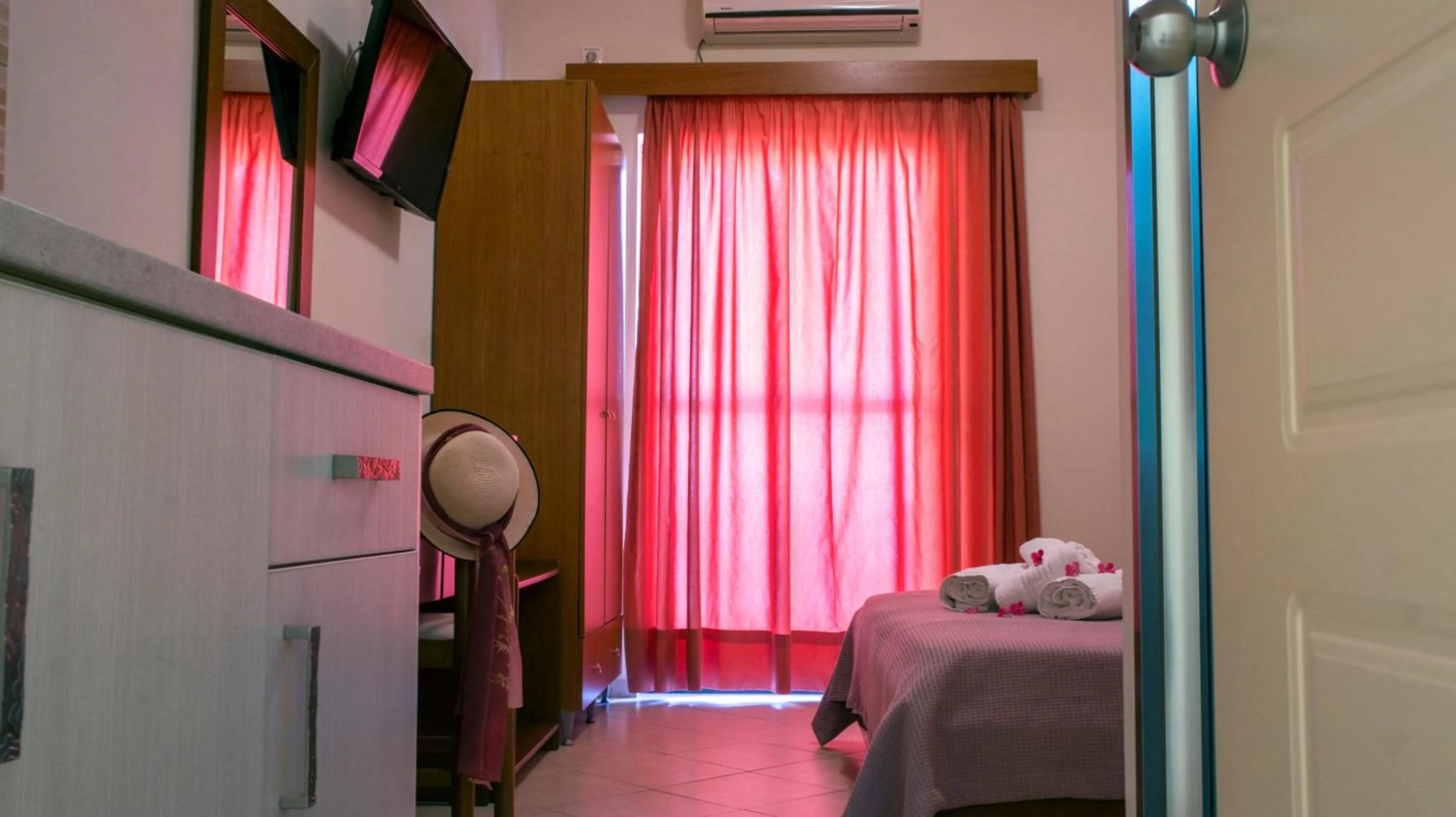 Photo of the whole room, Bed in Hotel Loukas Vrachos