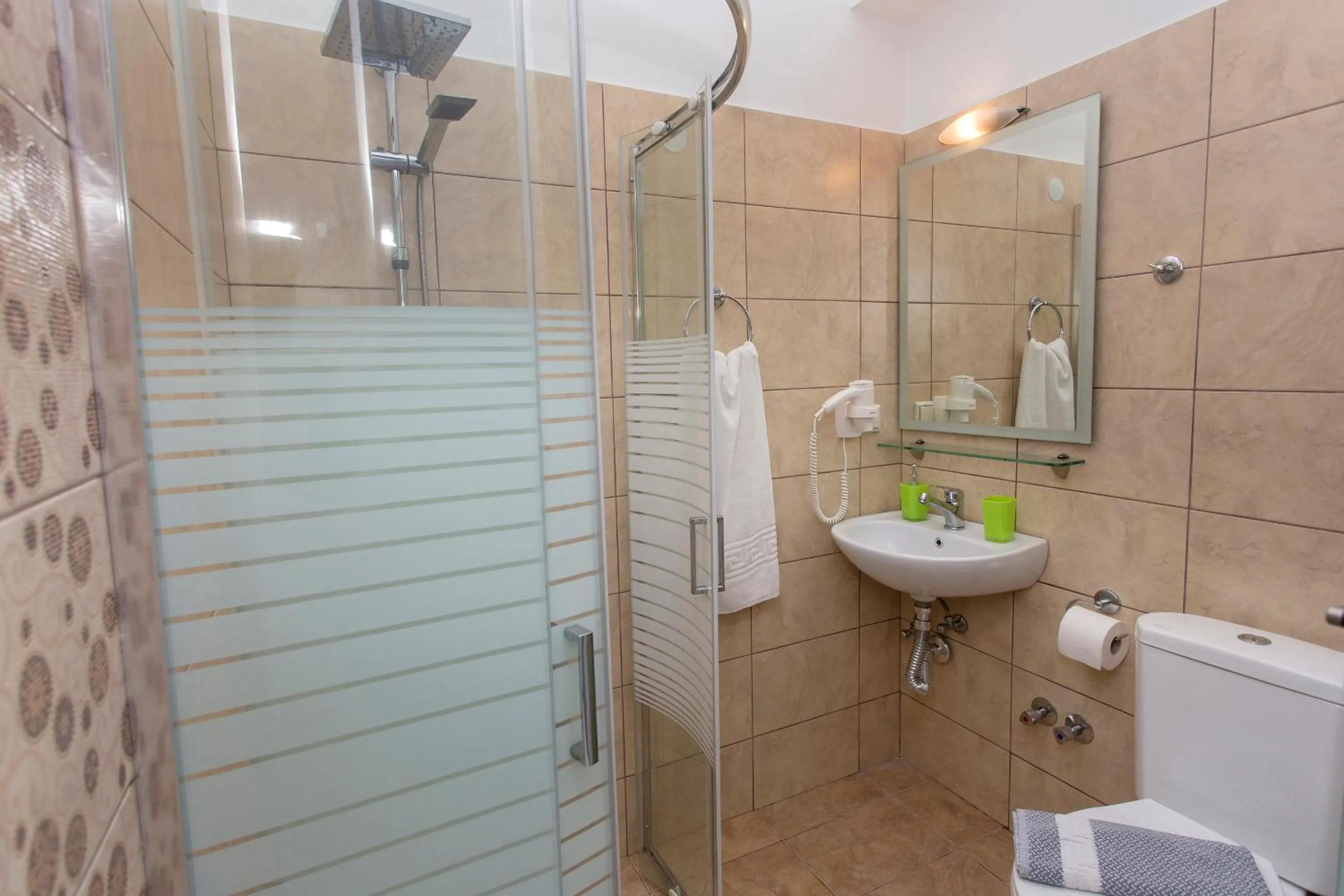Bathroom in Hotel Loukas Vrachos