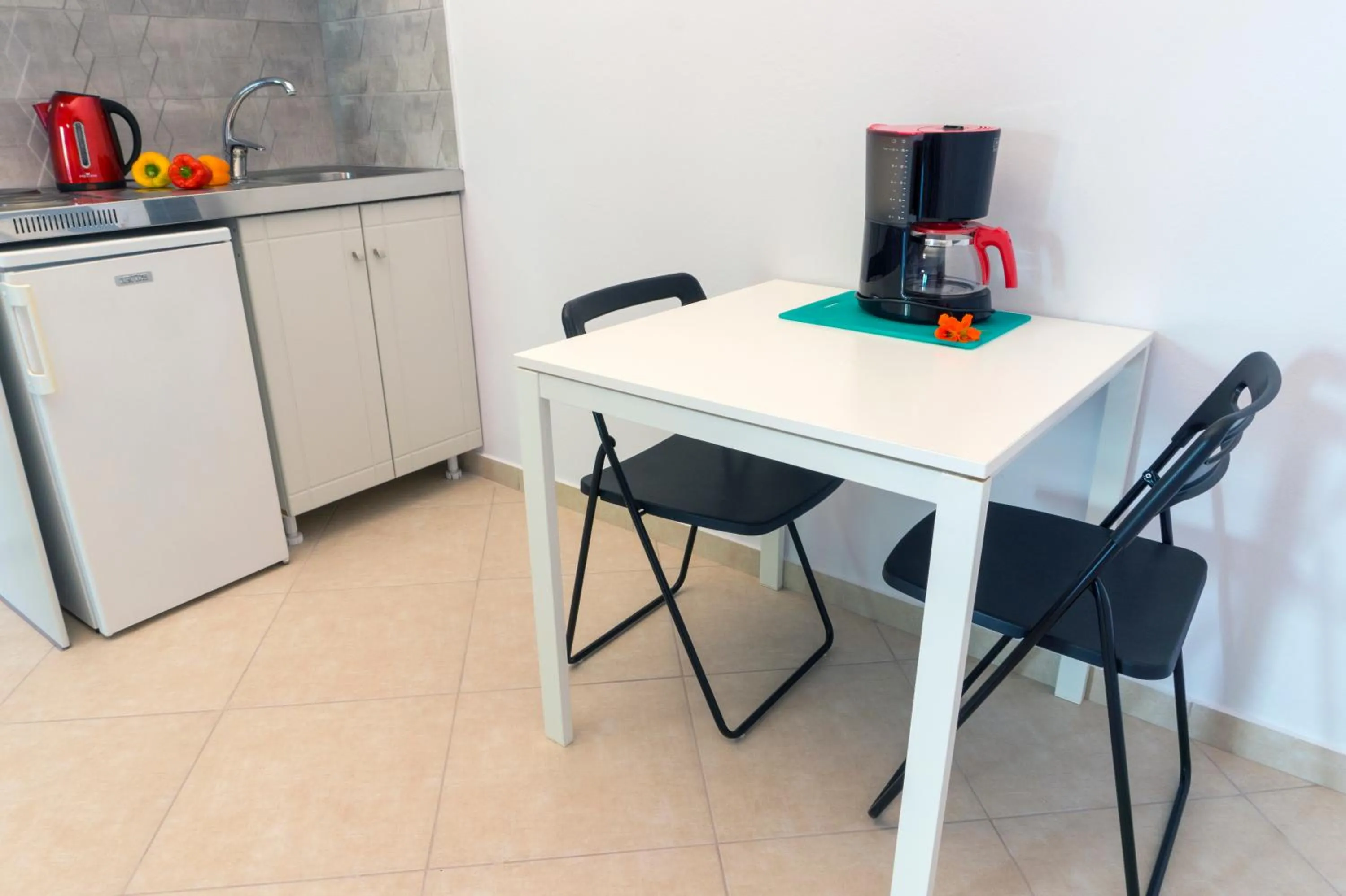 Coffee/tea facilities in Hotel Loukas Vrachos