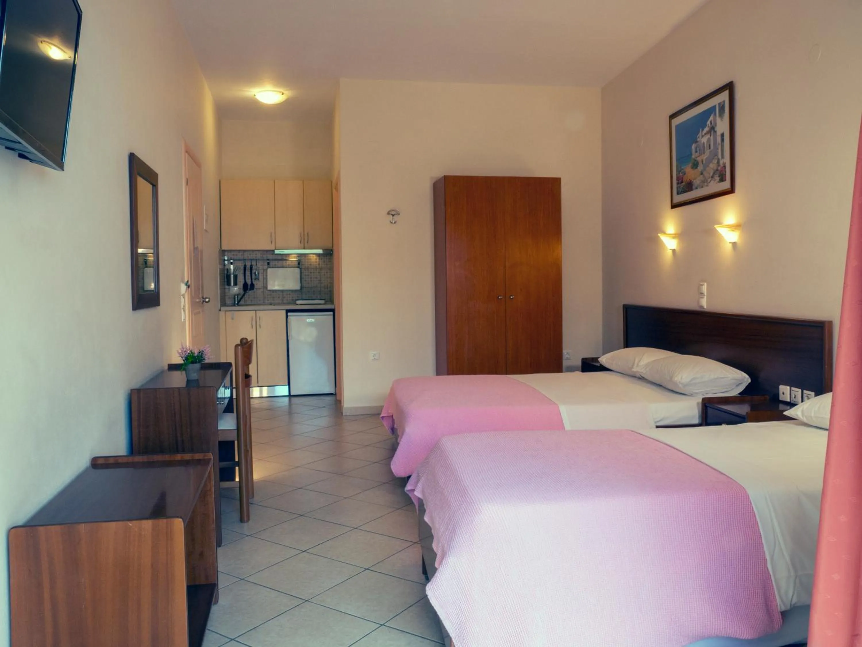 Photo of the whole room, Bed in Hotel Loukas Vrachos