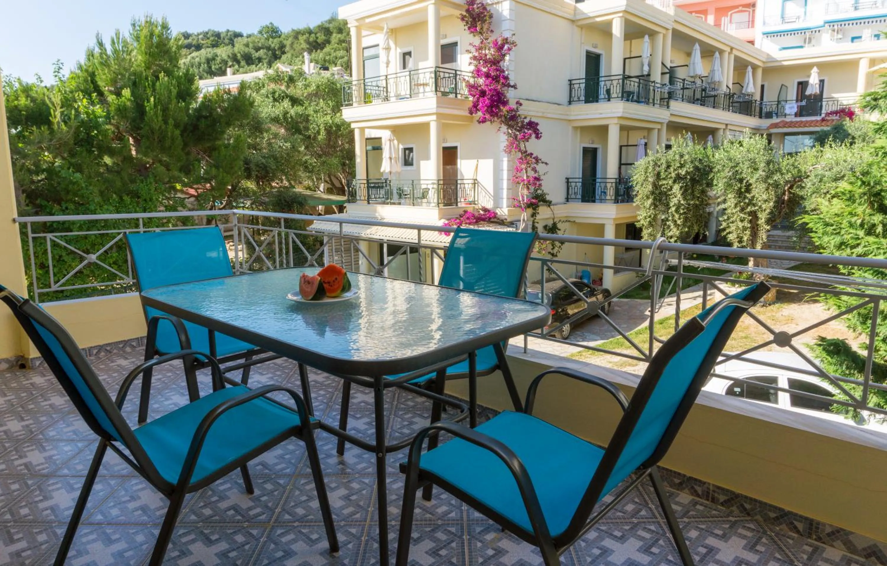 Garden view in Hotel Loukas Vrachos