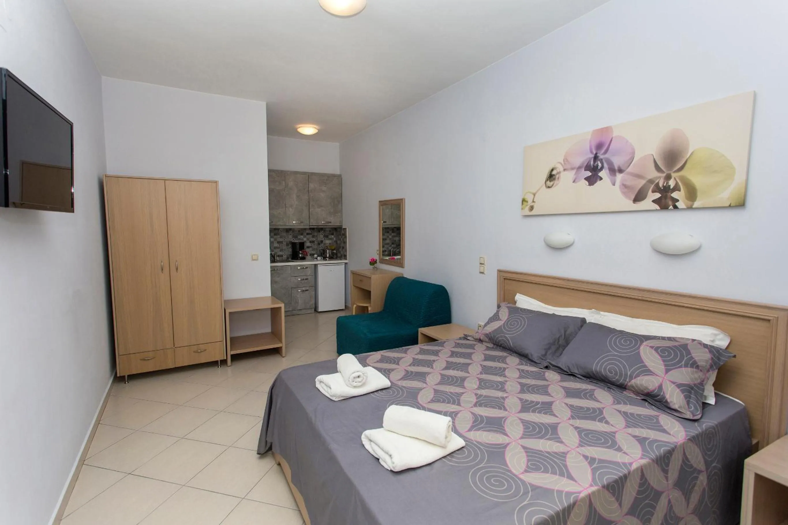 Photo of the whole room, Bed in Hotel Loukas Vrachos