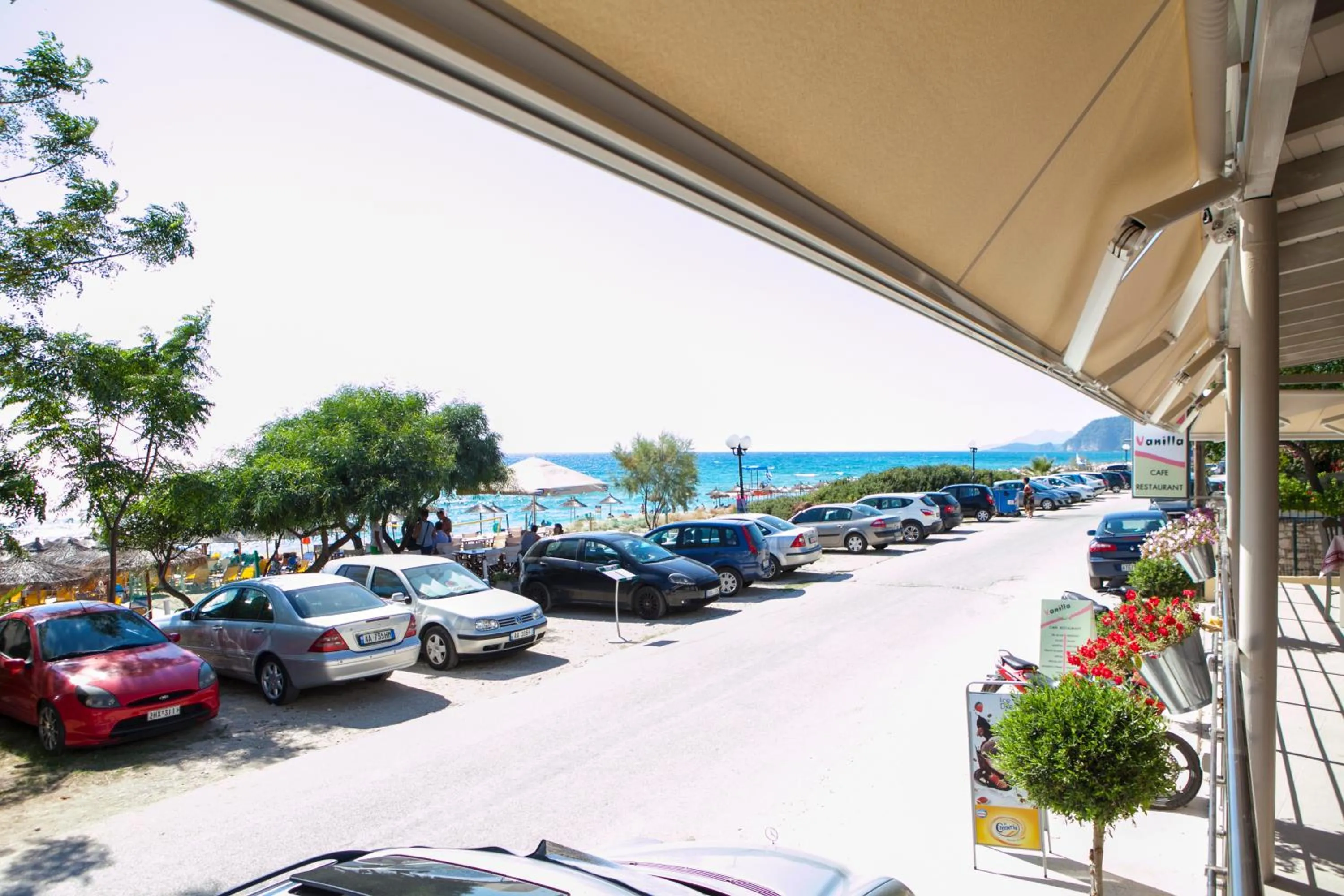 Restaurant/places to eat in Hotel Loukas Vrachos