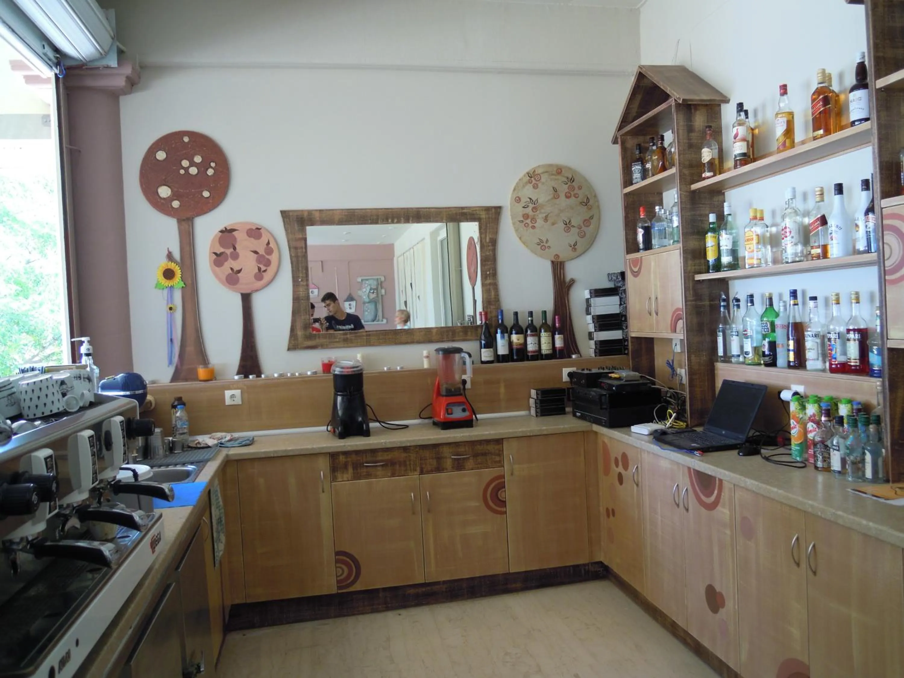 On-site shops in Hotel Loukas Vrachos