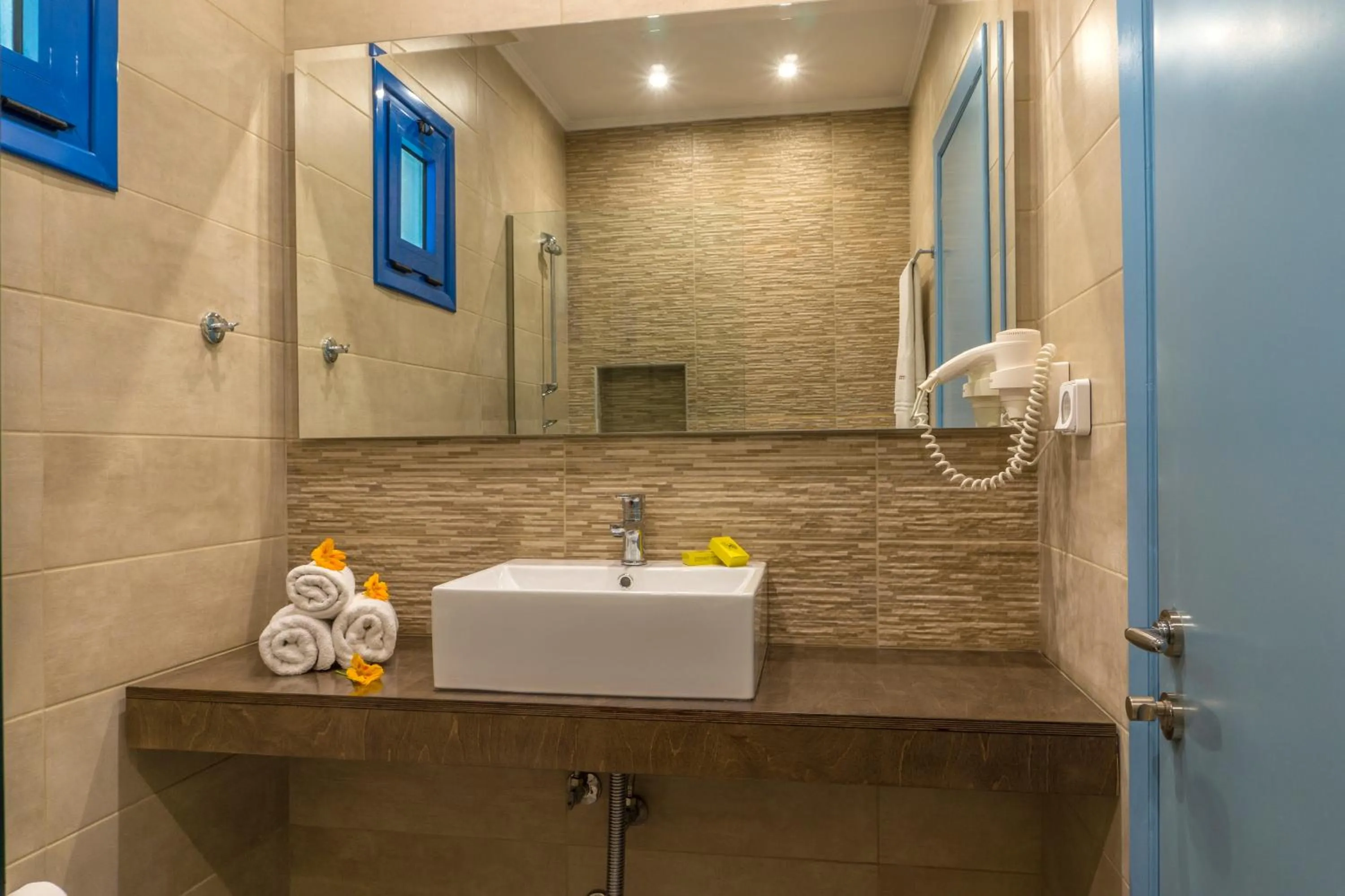 Bathroom in Hotel Loukas Vrachos