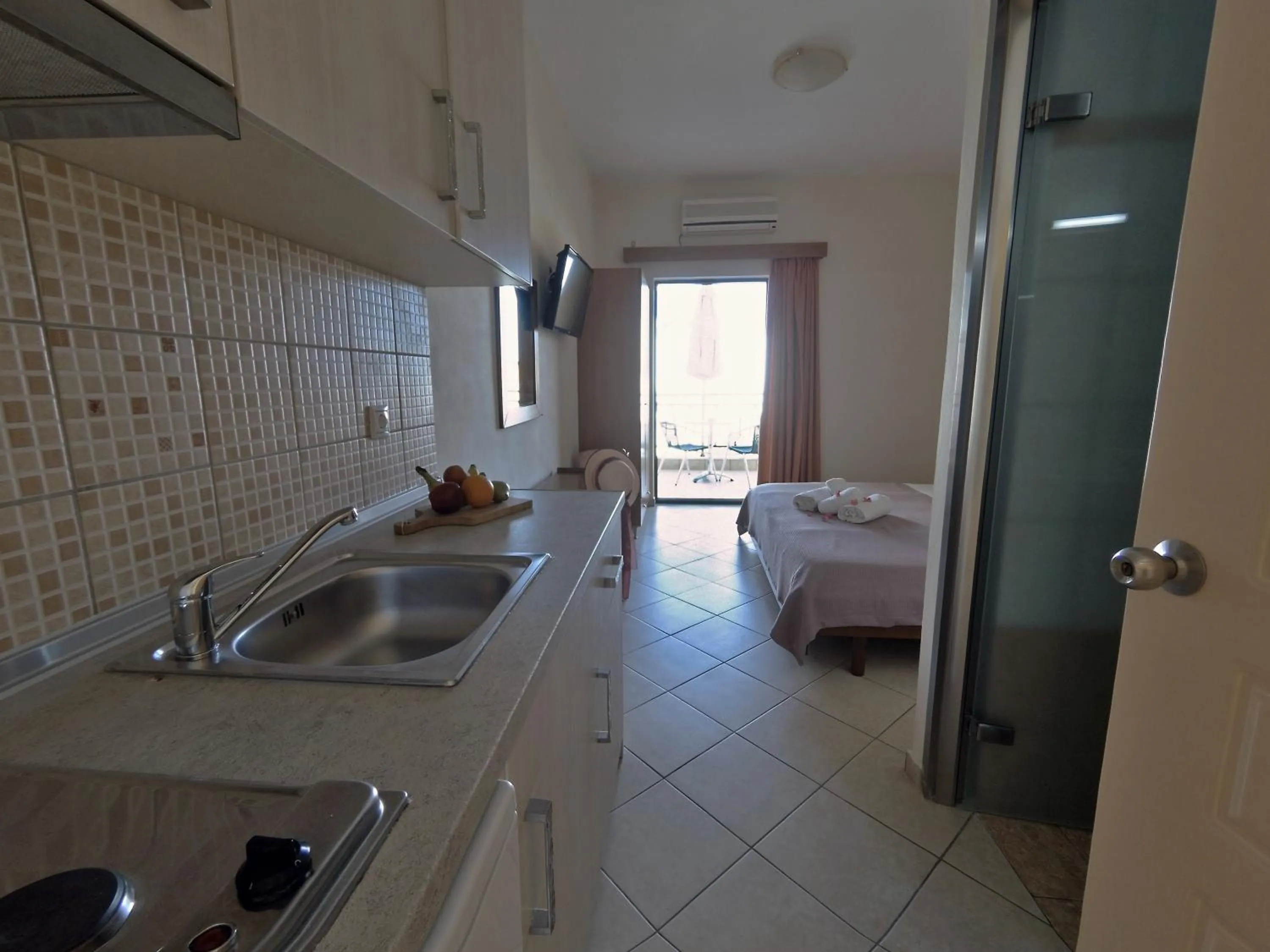 Kitchen or kitchenette, Bed in Hotel Loukas Vrachos