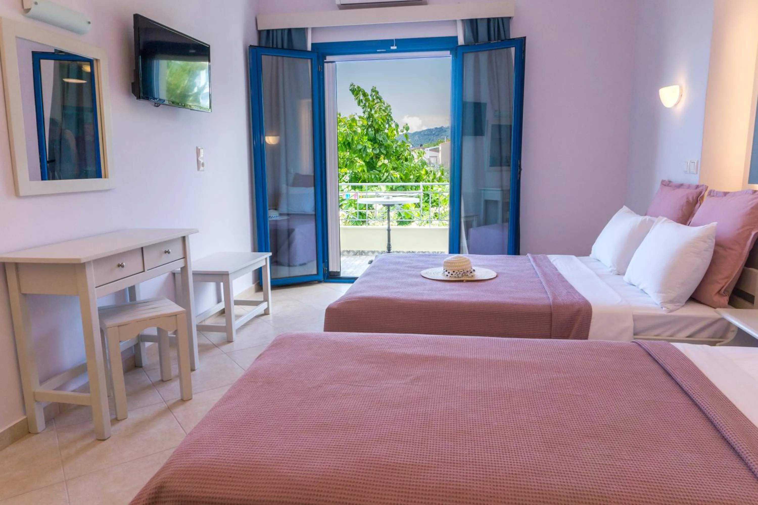Photo of the whole room, Bed in Hotel Loukas Vrachos