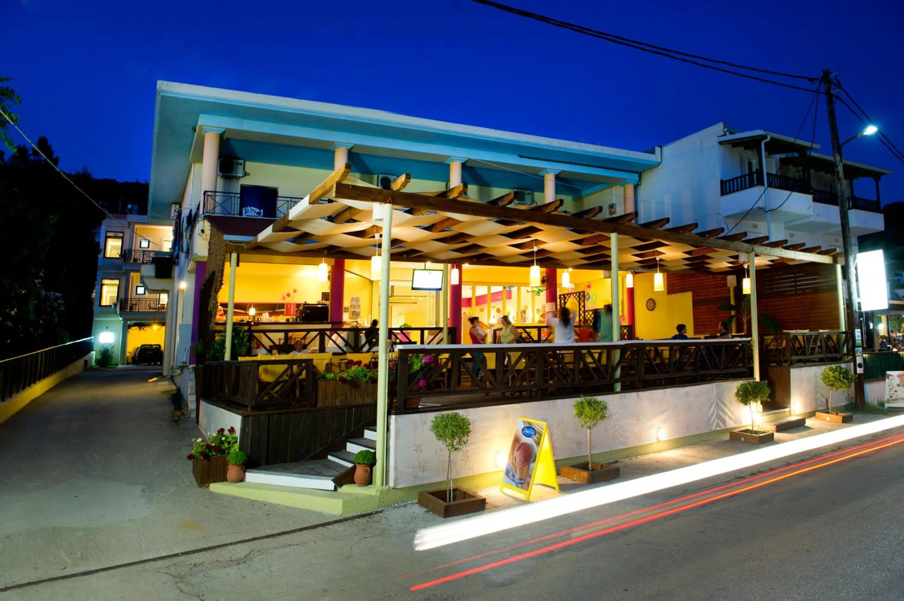 Restaurant/places to eat in Hotel Loukas Vrachos
