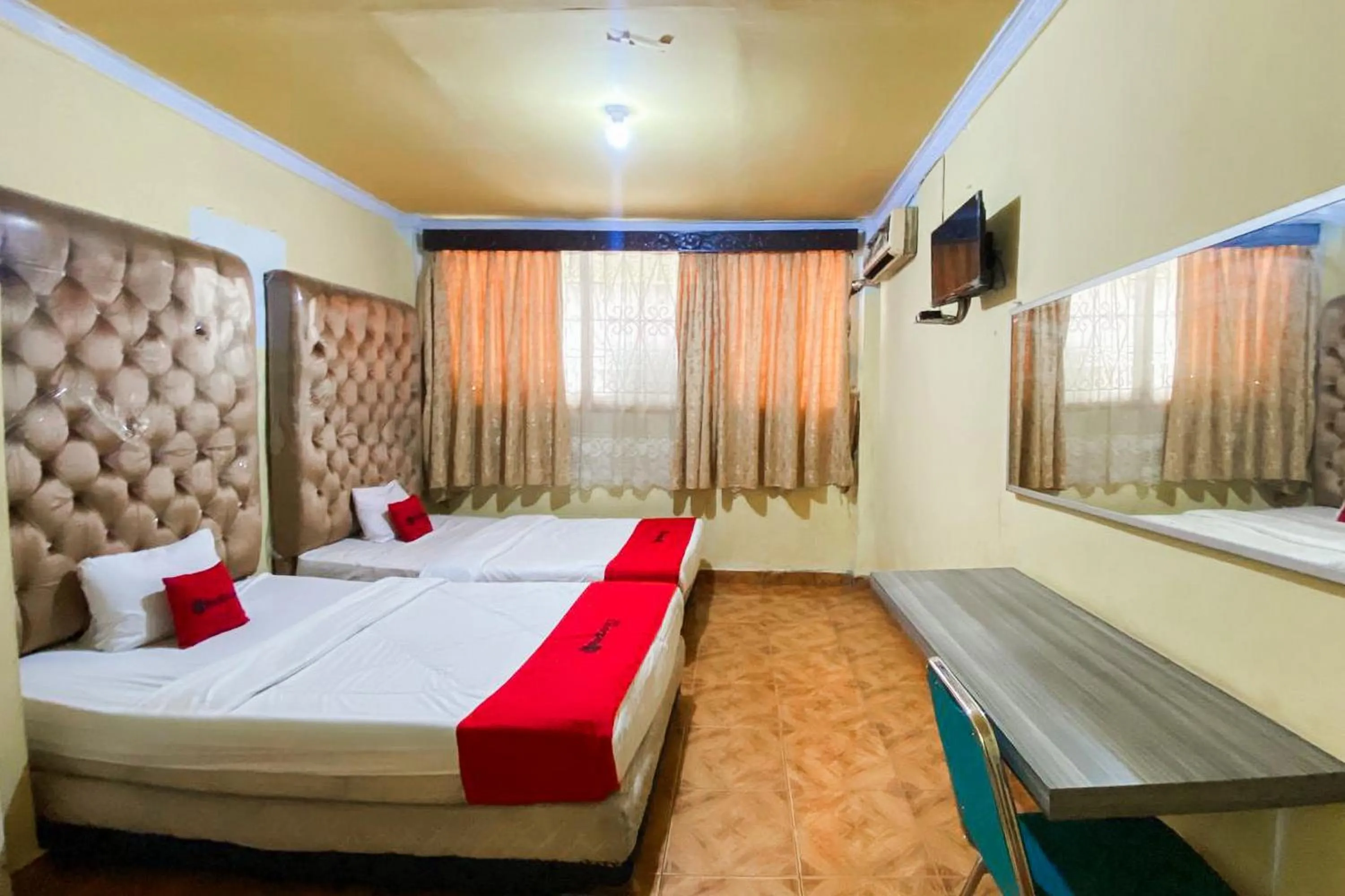 Bedroom, Bed in RedDoorz Syariah At Hotel Matahari 1 Jambi