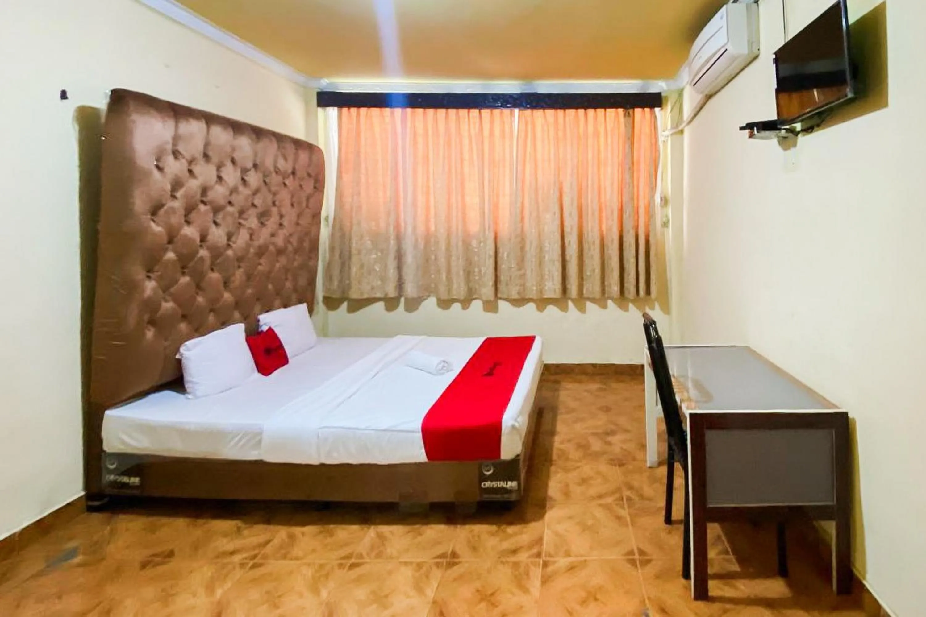Bedroom, Bed in RedDoorz Syariah At Hotel Matahari 1 Jambi