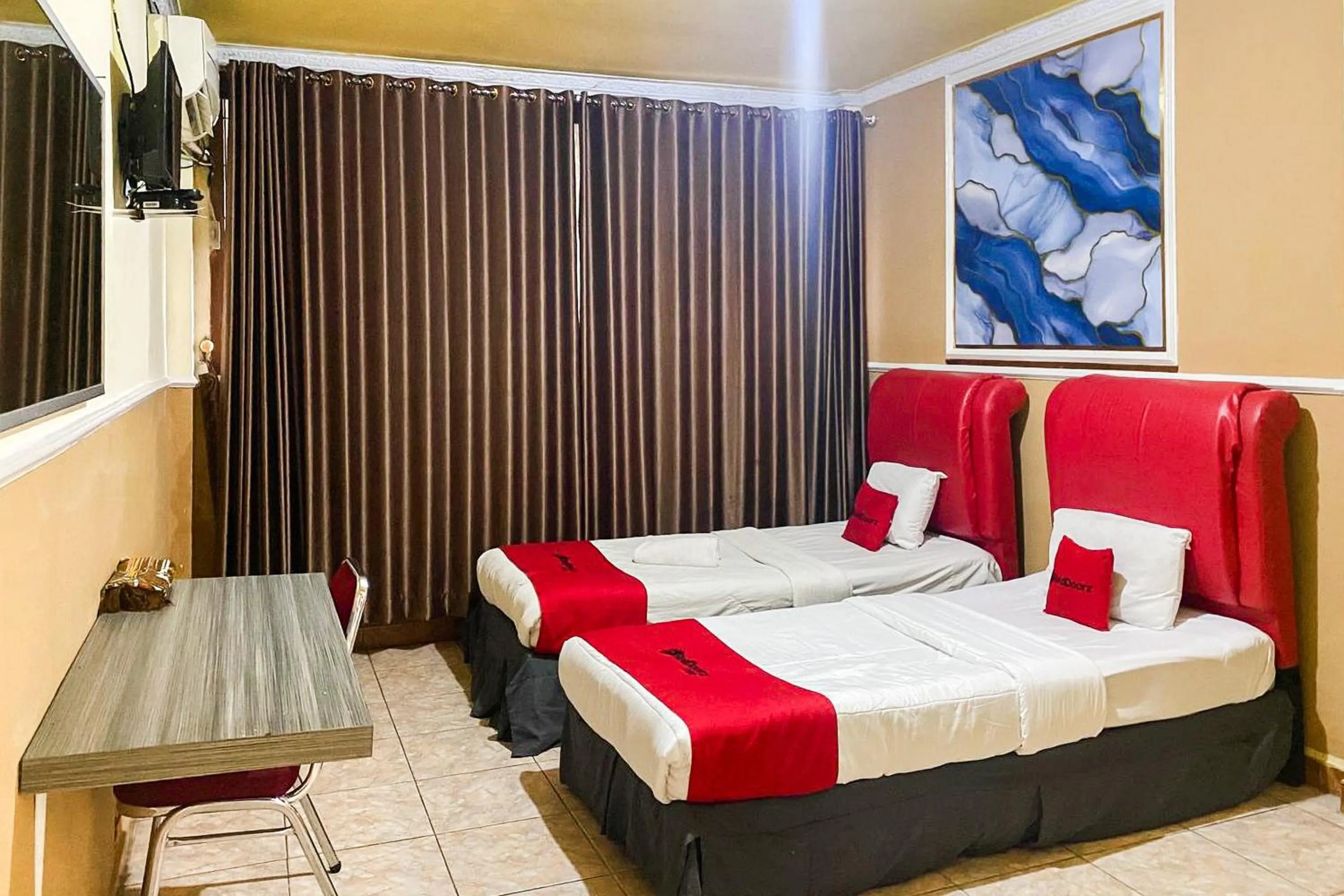 Bedroom, Bed in RedDoorz Syariah At Hotel Matahari 1 Jambi