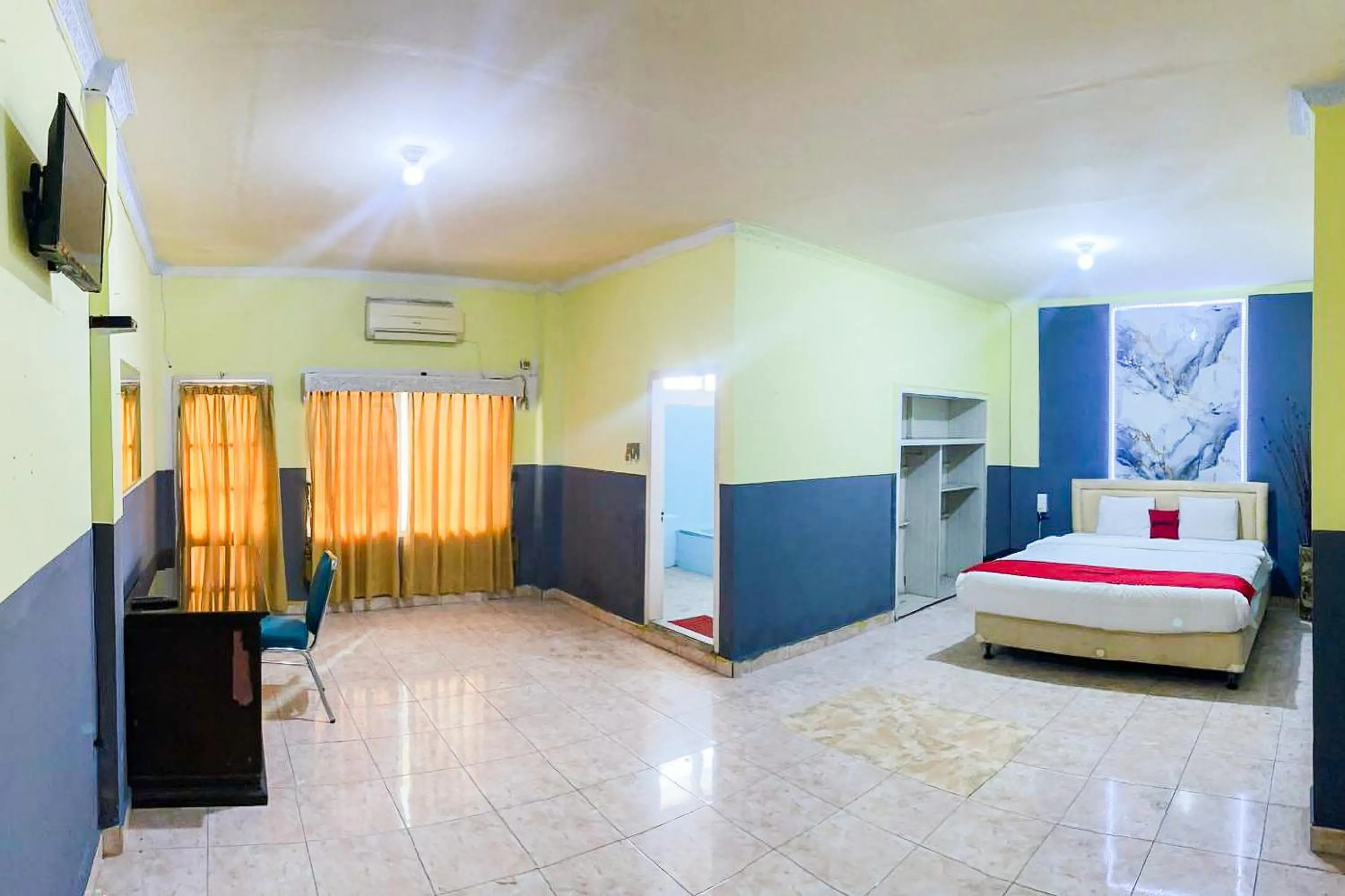 Bedroom, Bed in RedDoorz Syariah At Hotel Matahari 1 Jambi