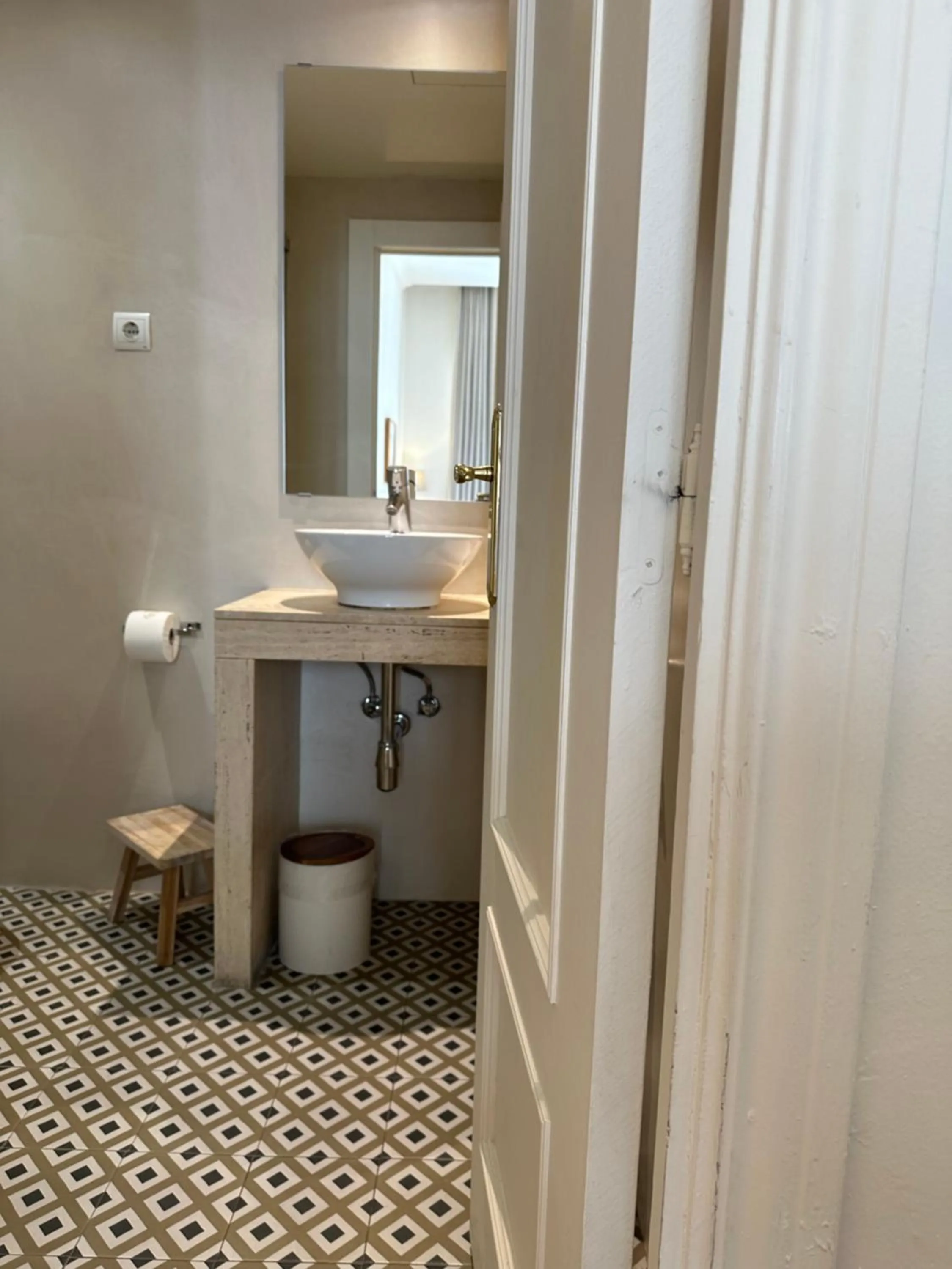 Toilet in Hostal Goya