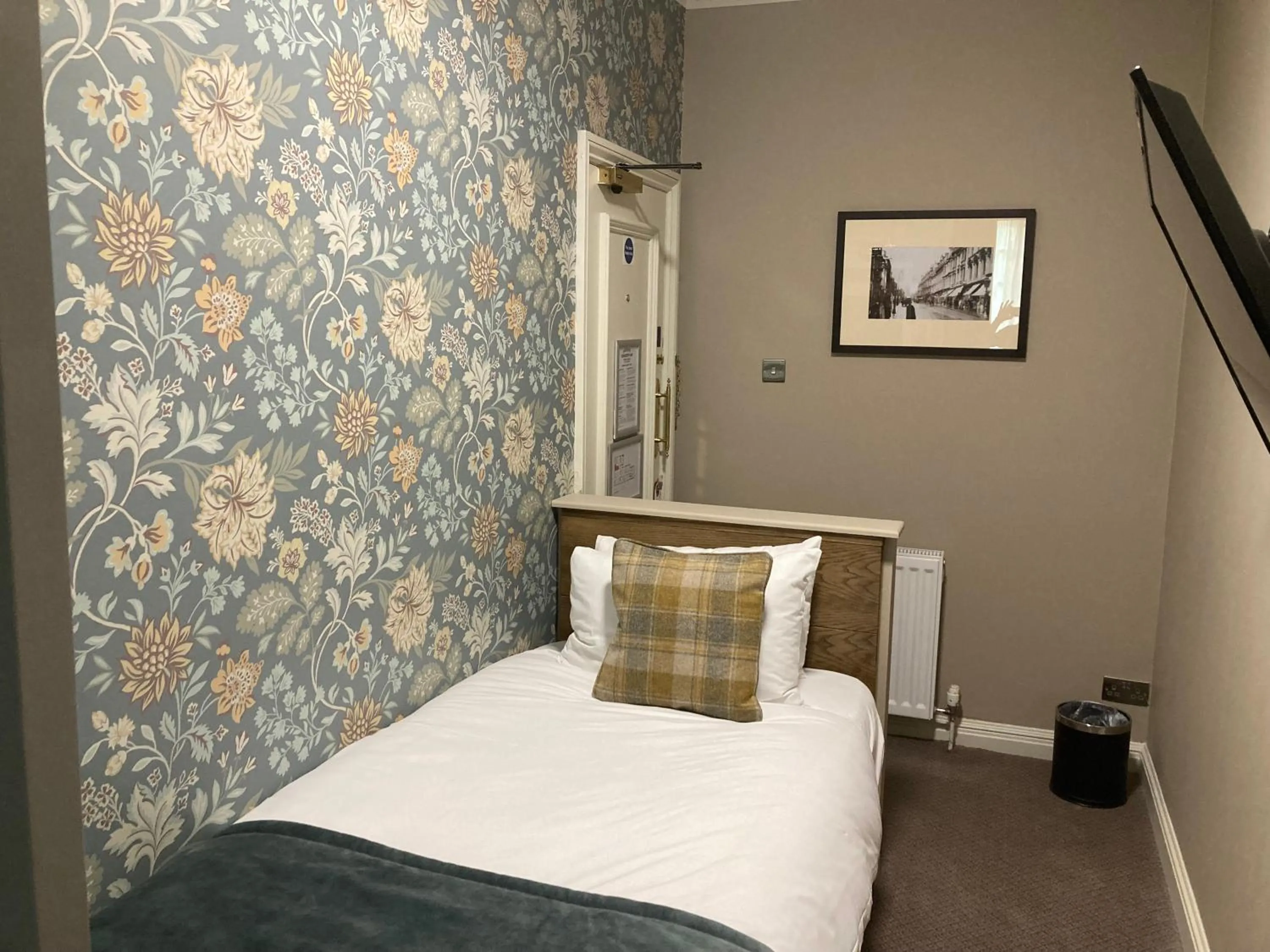 Bed in The Abbey Inn