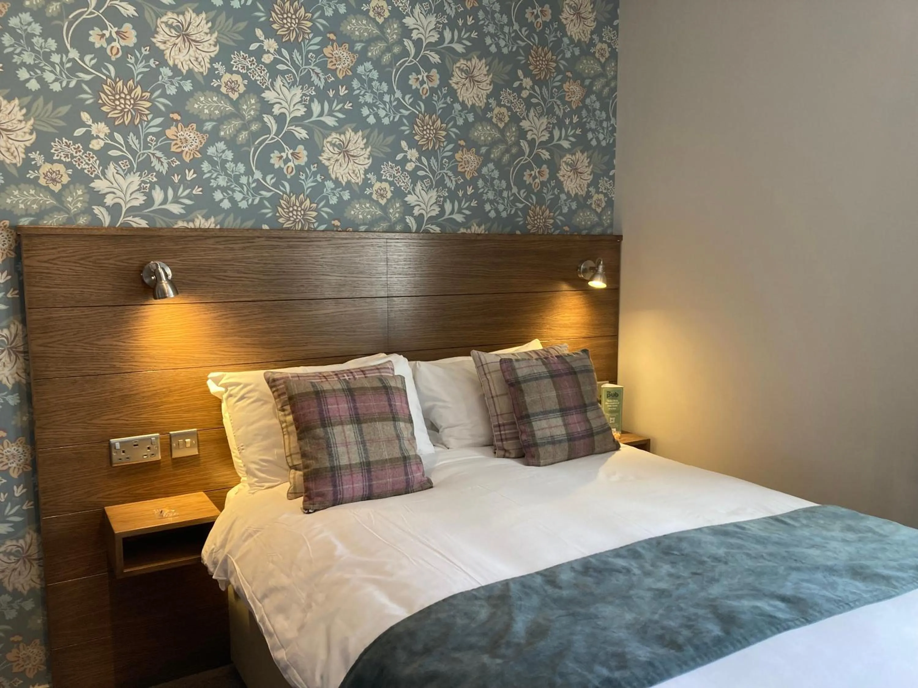 Bed in The Abbey Inn