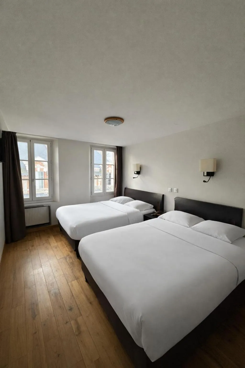 Bed in Hôtel Belle Fontainebleau