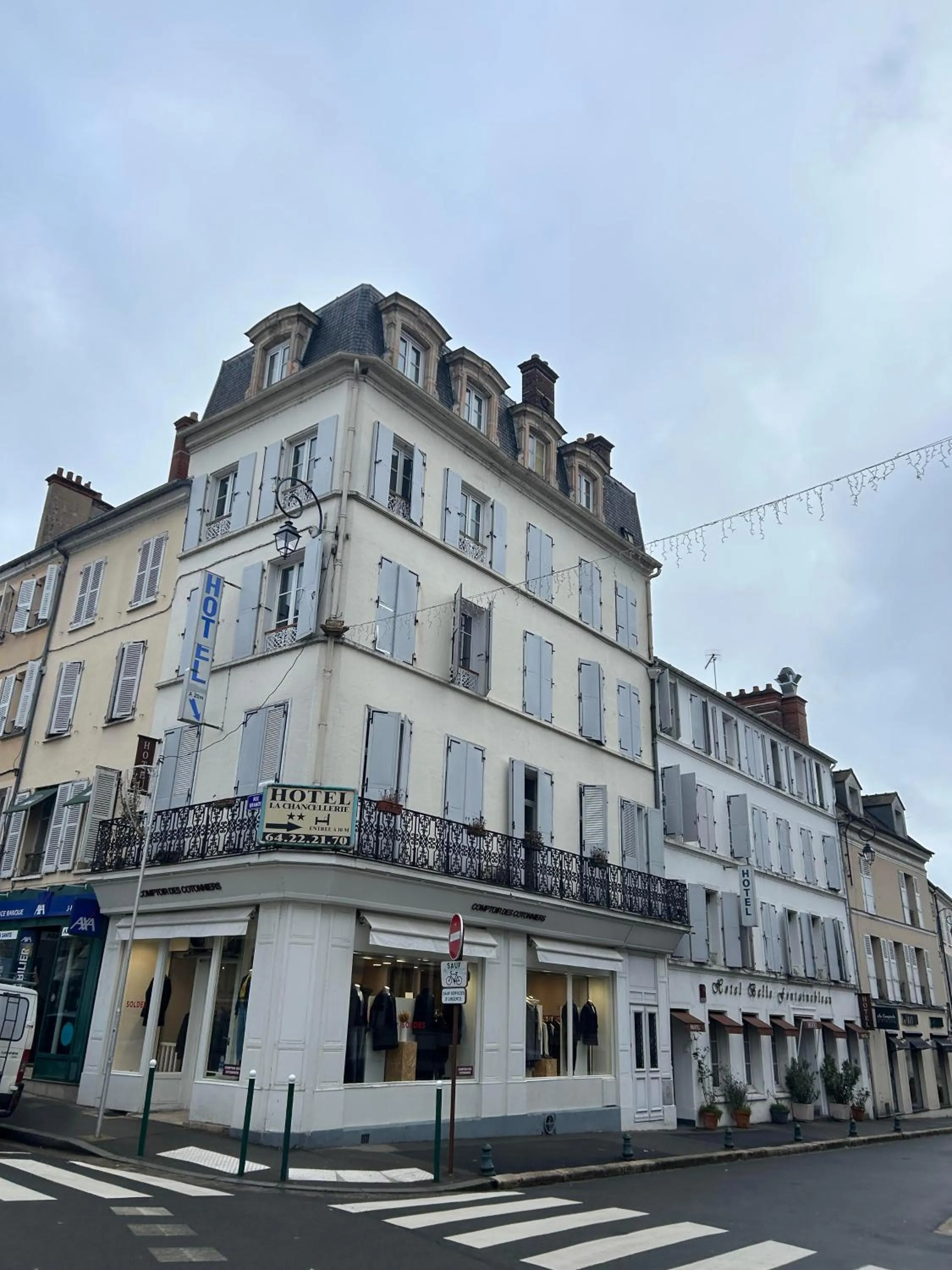 Property building in Hôtel Belle Fontainebleau