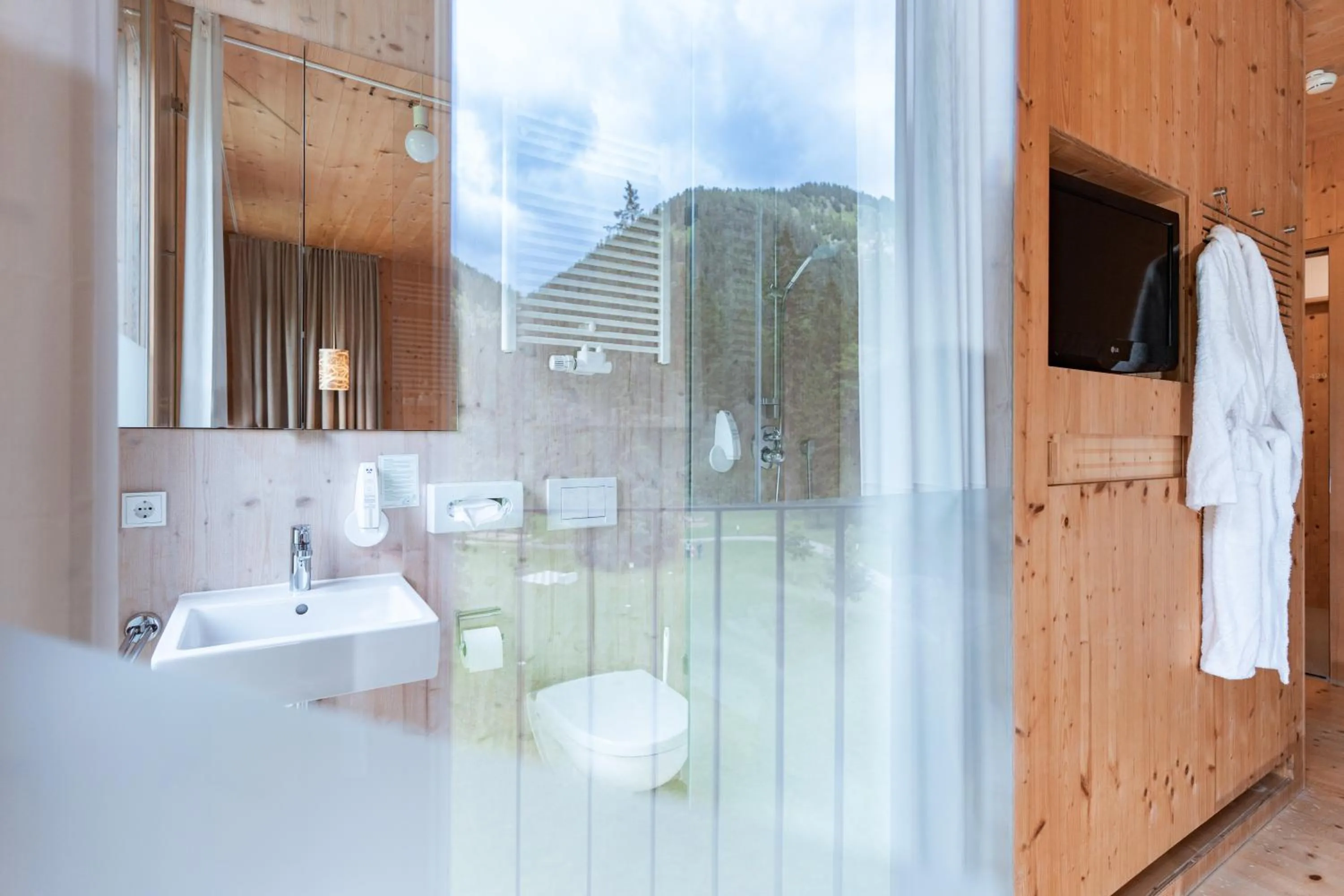 Bathroom in Alpenhotel Ammerwald