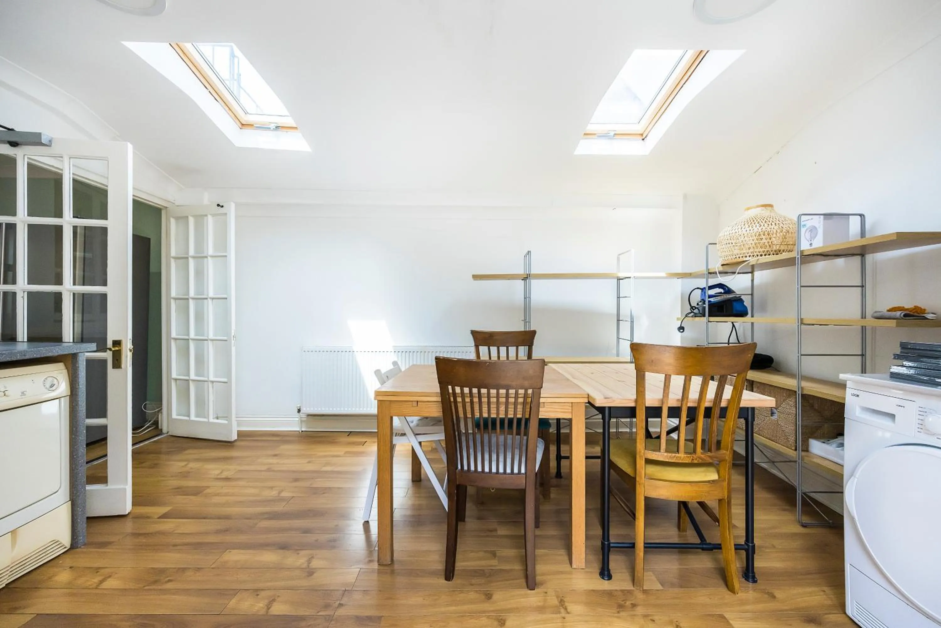 Dining area in Verv Islington