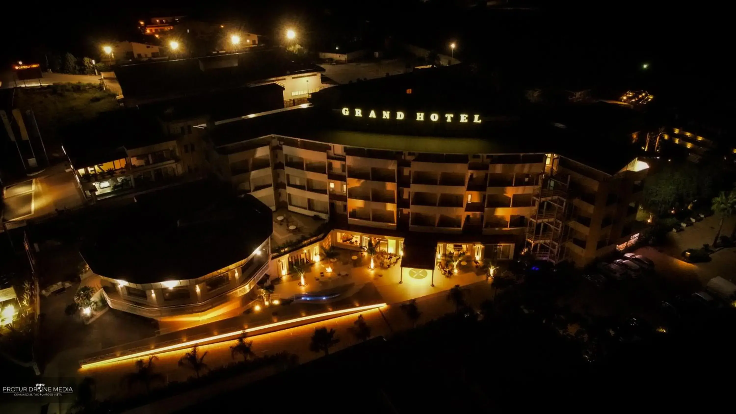 Facade/entrance in Grand Hotel President Facade/entrance in Grand Hotel President