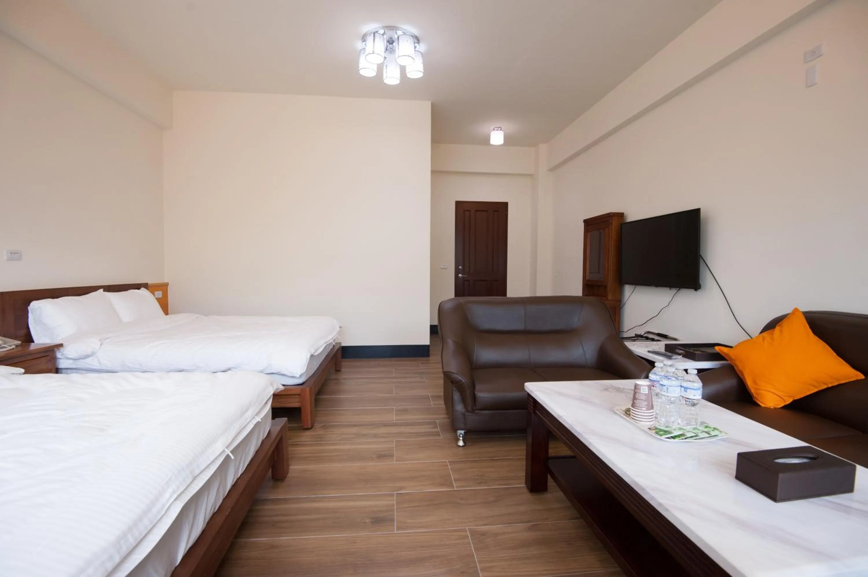 Bed in Habitat Heart B&B