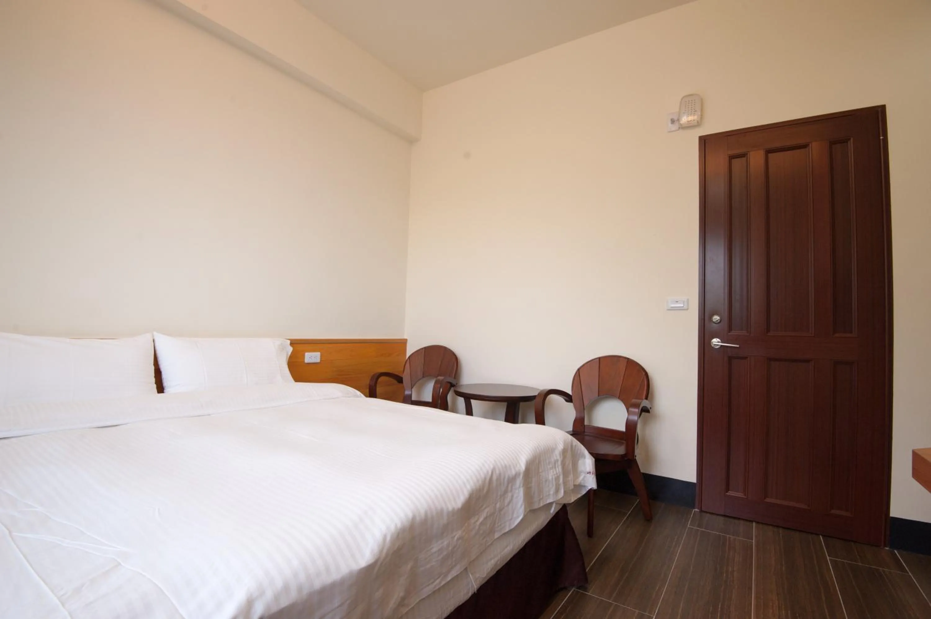 Bed in Habitat Heart B&B